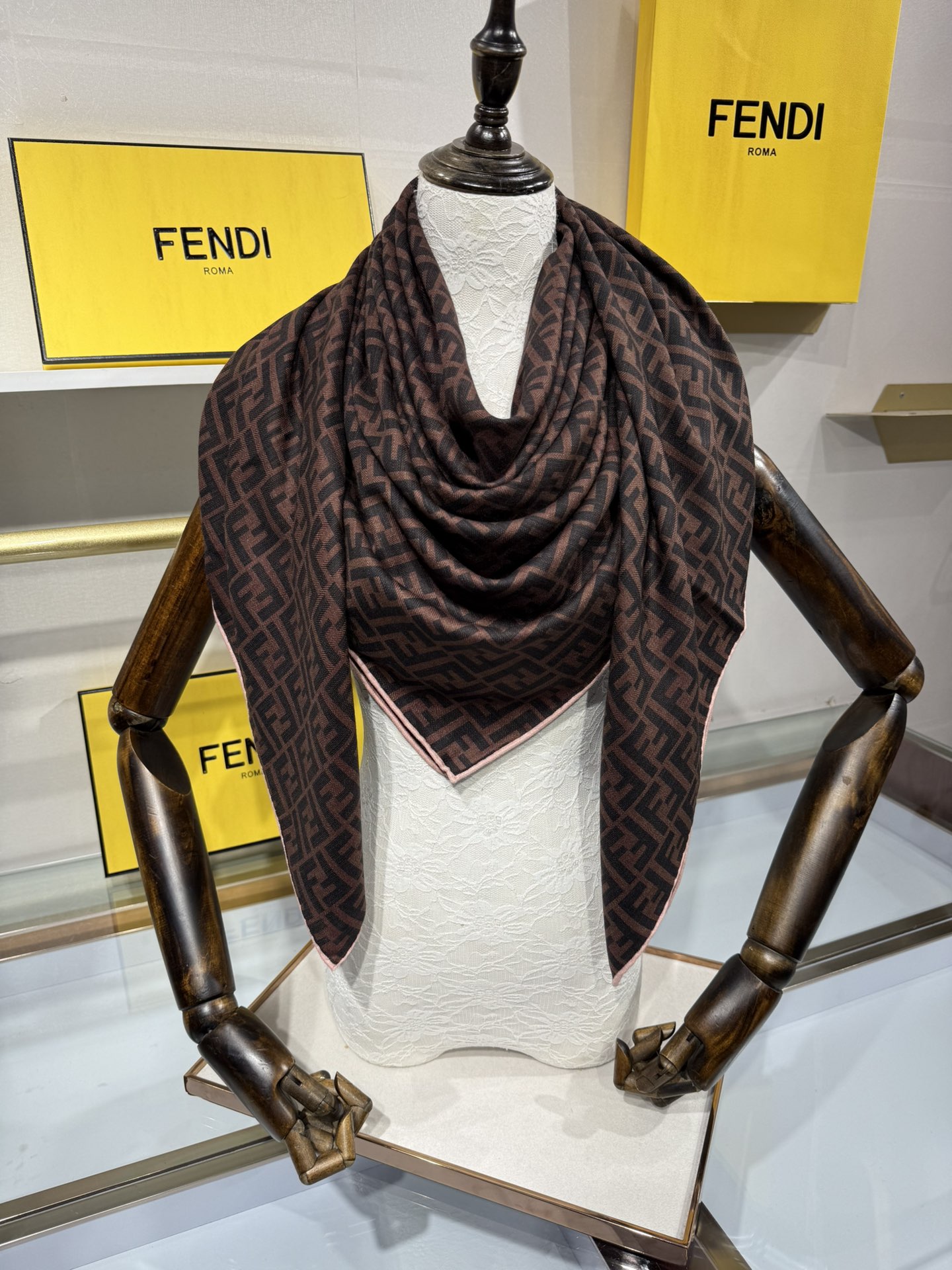 💟2025年秋冬新款💖💖💃🏻💃🏻芬迪家 丝羊绒方巾‼️抢‼️VIP推荐 ‼️👍下手一定要快【高端 大爱 