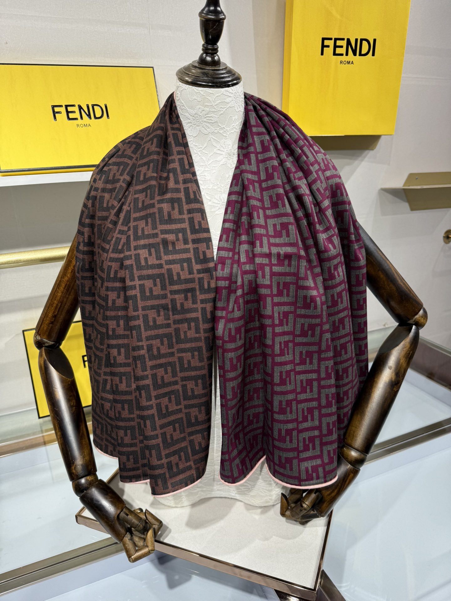 💟2025年秋冬新款💖💖💃🏻💃🏻芬迪家 丝羊绒方巾‼️抢‼️VIP推荐 ‼️👍下手一定要快【高端 大爱 