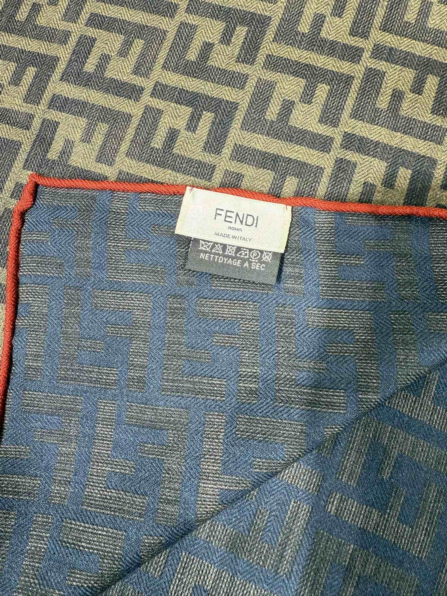 💟2025年秋冬新款💖💖💃🏻💃🏻芬迪家 丝羊绒方巾‼️抢‼️VIP推荐 ‼️👍下手一定要快【高端 大爱 