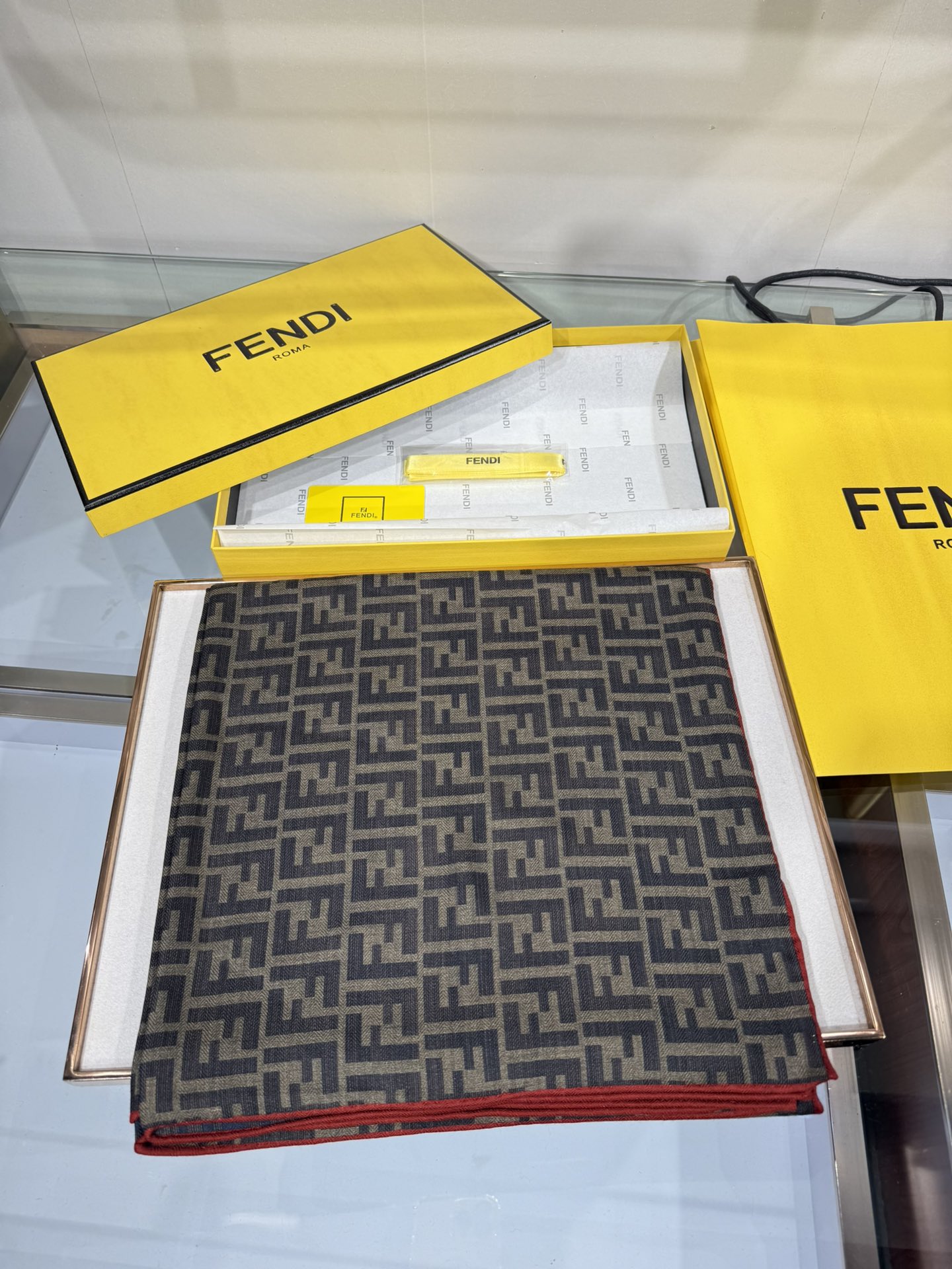 💟2025年秋冬新款💖💖💃🏻💃🏻芬迪家 丝羊绒方巾‼️抢‼️VIP推荐 ‼️👍下手一定要快【高端 大爱 