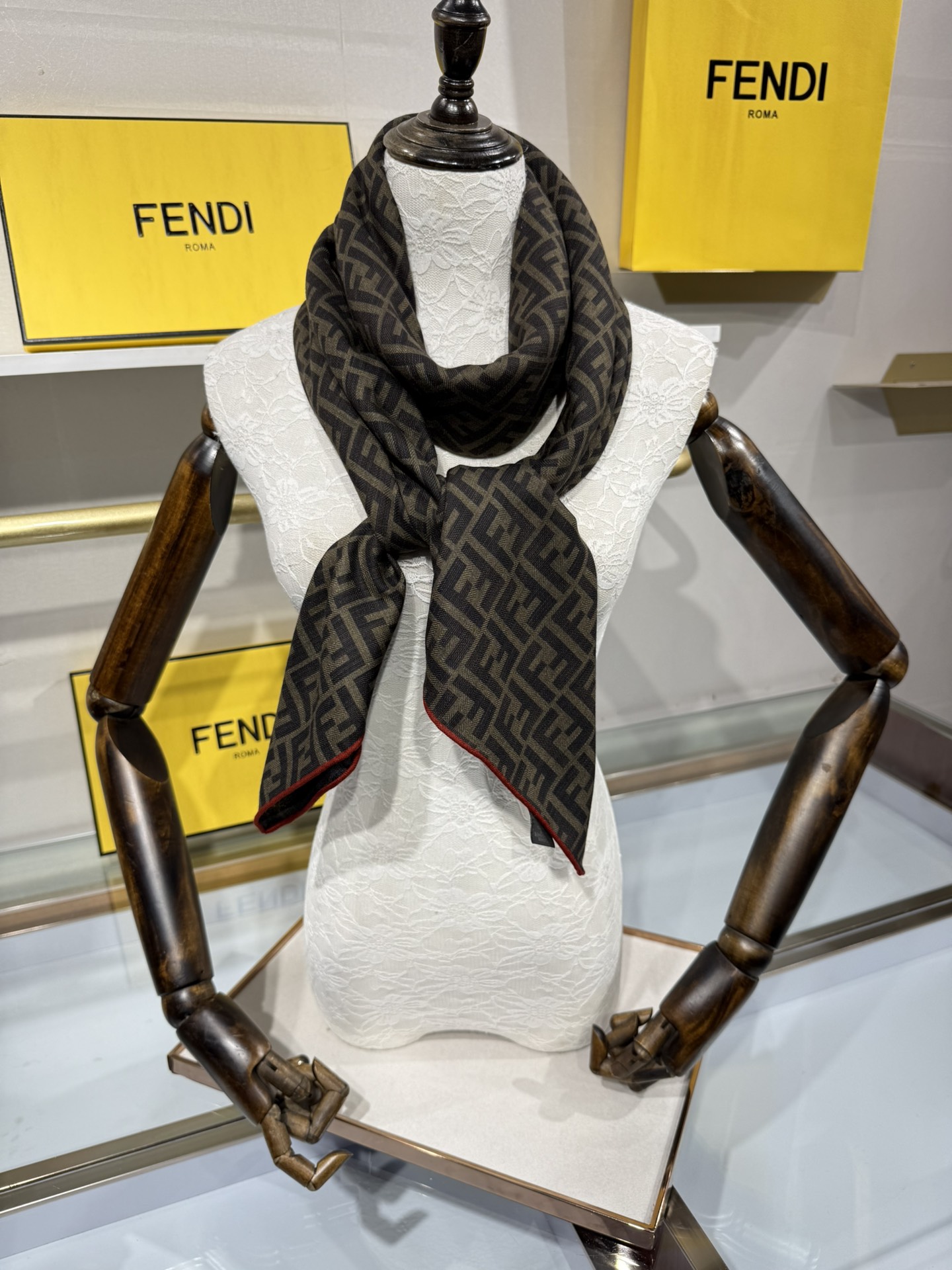 💟2025年秋冬新款💖💖💃🏻💃🏻芬迪家 丝羊绒方巾‼️抢‼️VIP推荐 ‼️👍下手一定要快【高端 大爱 