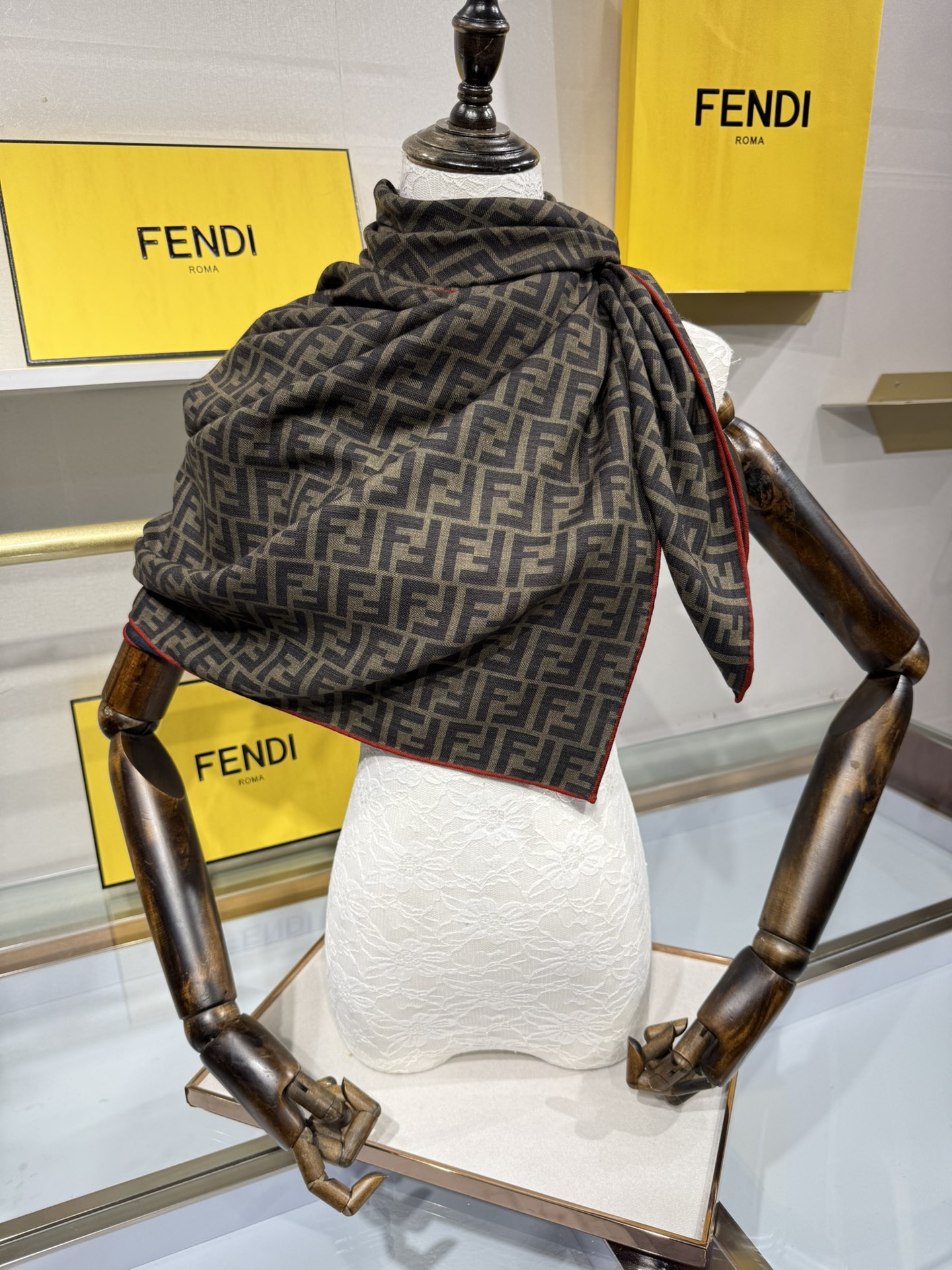 💟2025年秋冬新款💖💖💃🏻💃🏻芬迪家 丝羊绒方巾‼️抢‼️VIP推荐 ‼️👍下手一定要快【高端 大爱 