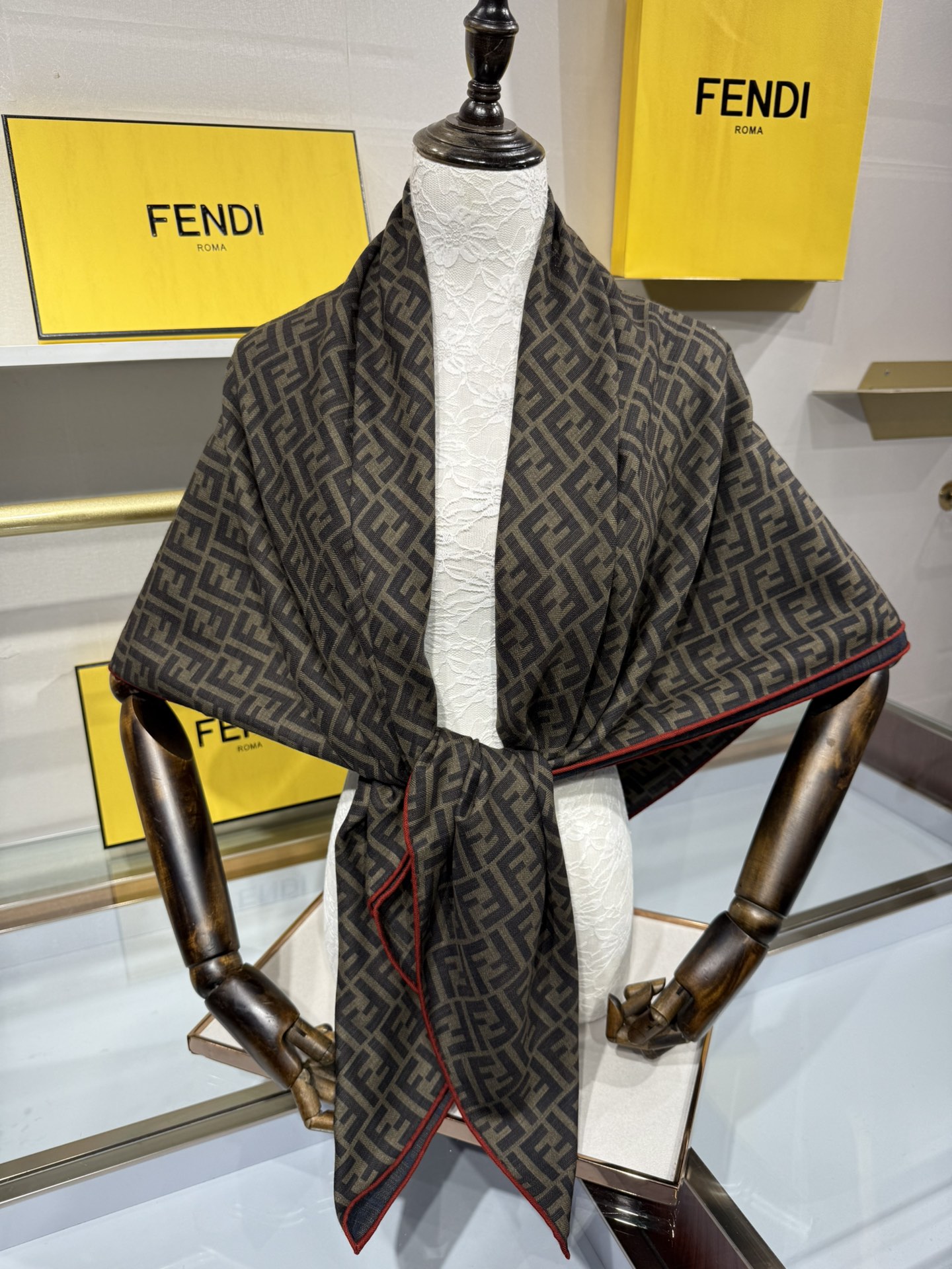 💟2025年秋冬新款💖💖💃🏻💃🏻芬迪家 丝羊绒方巾‼️抢‼️VIP推荐 ‼️👍下手一定要快【高端 大爱 