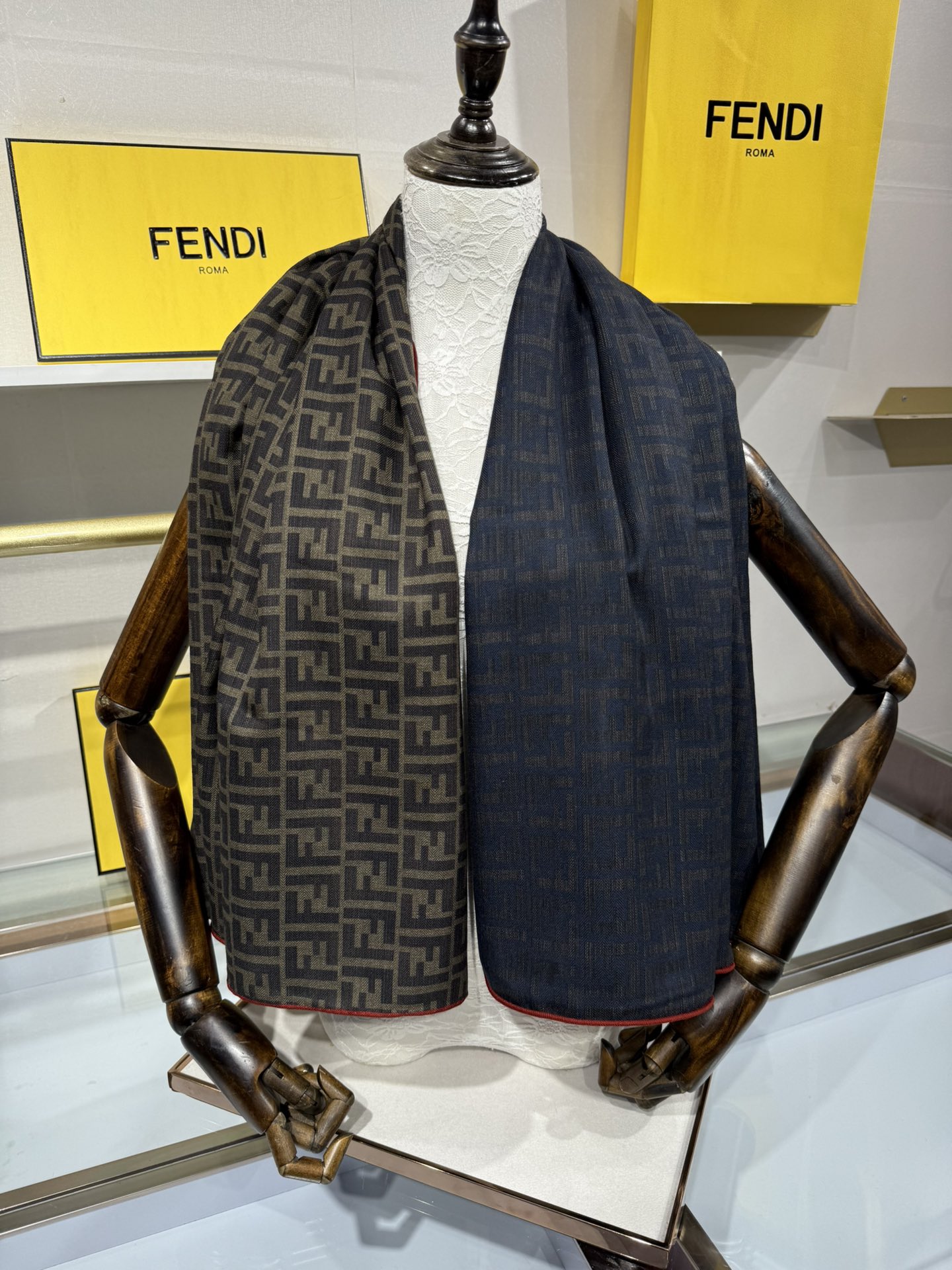 💟2025年秋冬新款💖💖💃🏻💃🏻芬迪家 丝羊绒方巾‼️抢‼️VIP推荐 ‼️👍下手一定要快【高端 大爱 