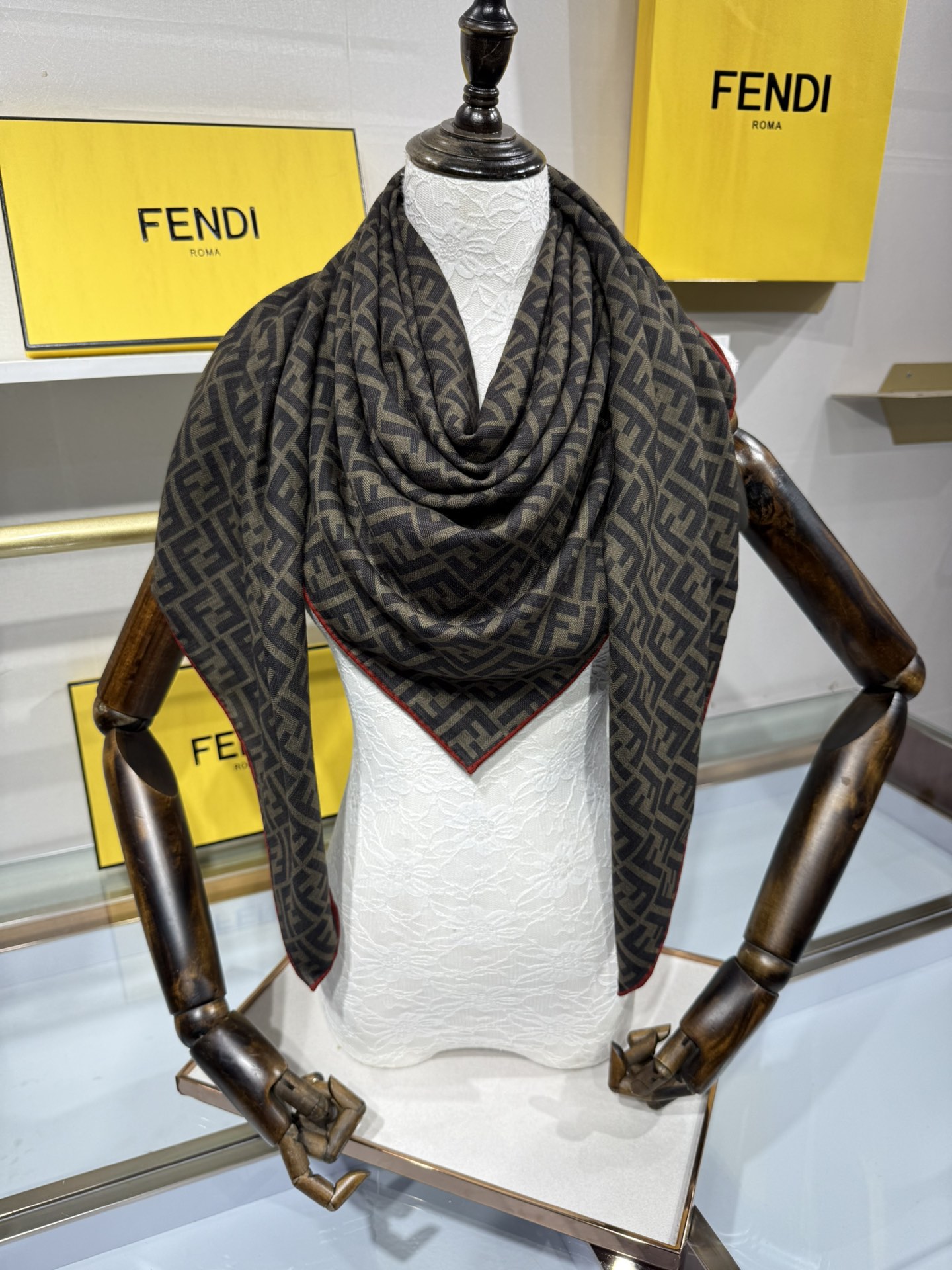 💟2025年秋冬新款💖💖💃🏻💃🏻芬迪家 丝羊绒方巾‼️抢‼️VIP推荐 ‼️👍下手一定要快【高端 大爱 