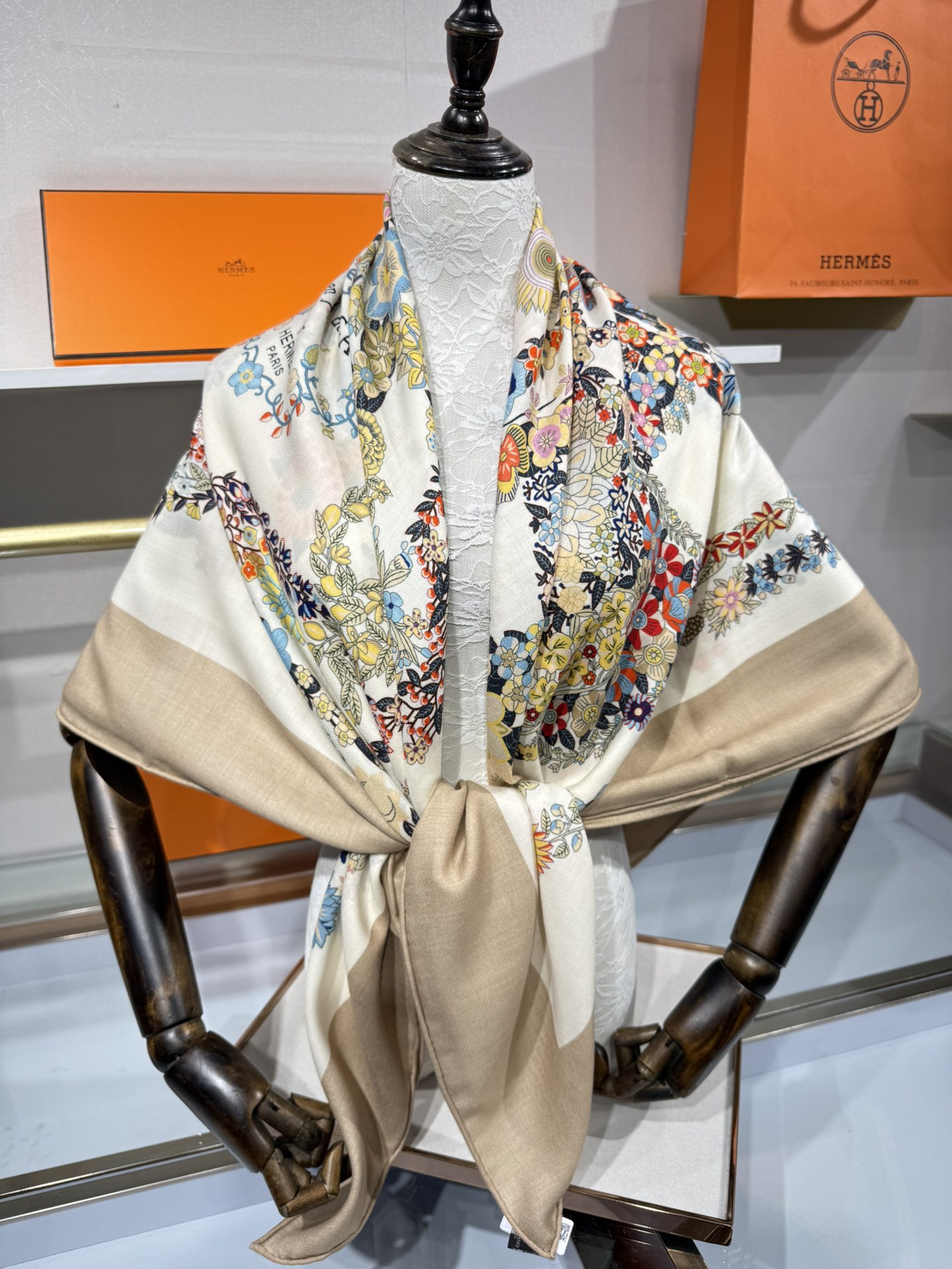 💟2025年秋冬上新💞【双面同色丝毛方巾】手工卷边山羊绒和真丝混纺披肩（70%山羊绒，30%桑蚕丝）这款