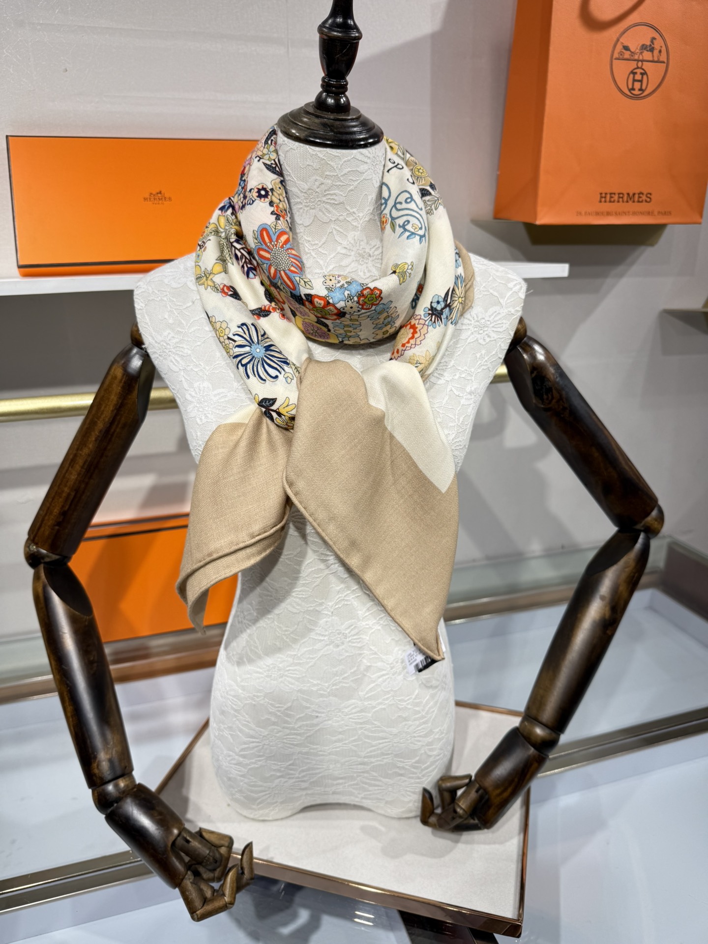 💟2025年秋冬上新💞【双面同色丝毛方巾】手工卷边山羊绒和真丝混纺披肩（70%山羊绒，30%桑蚕丝）这款