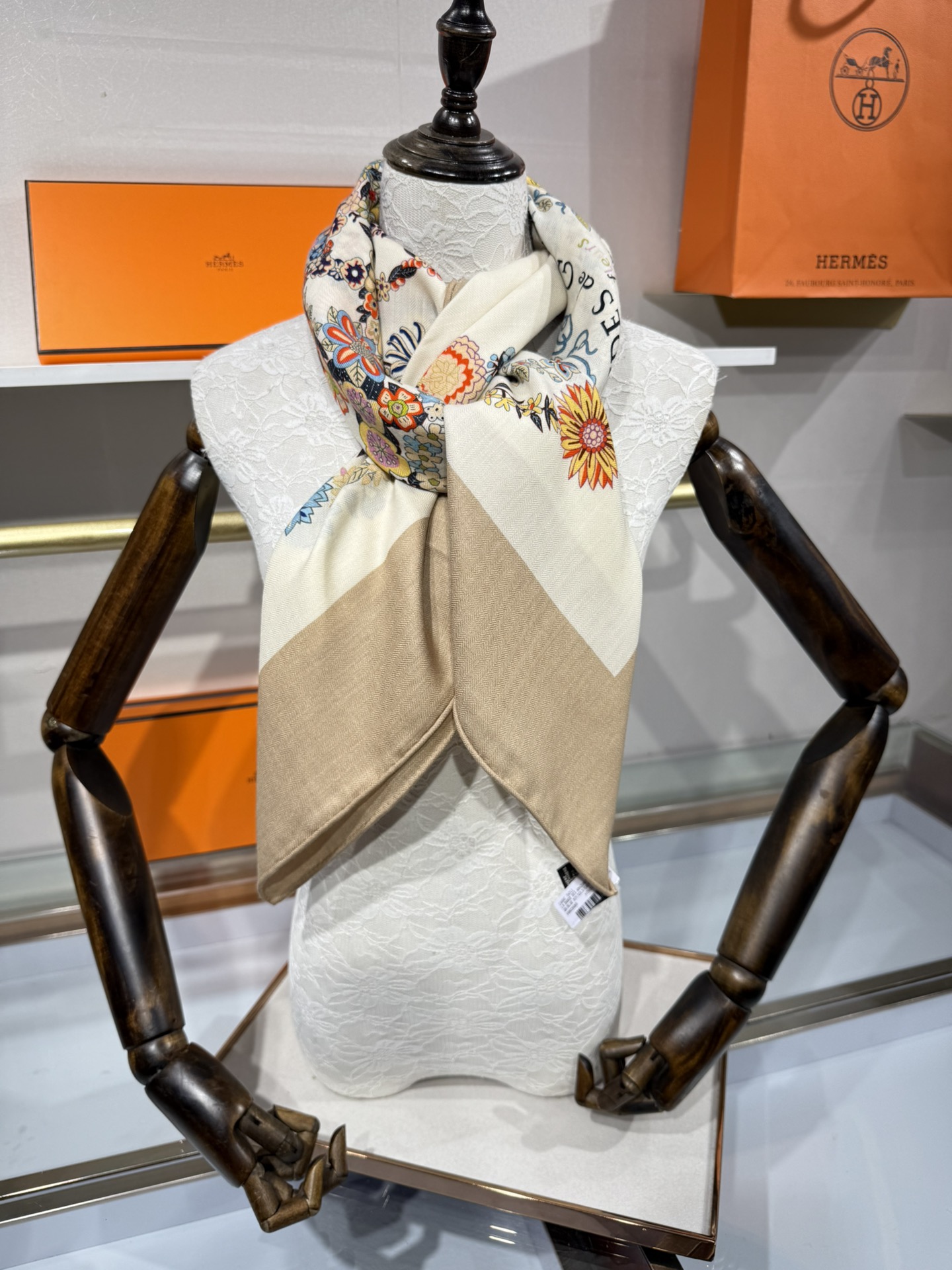 💟2025年秋冬上新💞【双面同色丝毛方巾】手工卷边山羊绒和真丝混纺披肩（70%山羊绒，30%桑蚕丝）这款