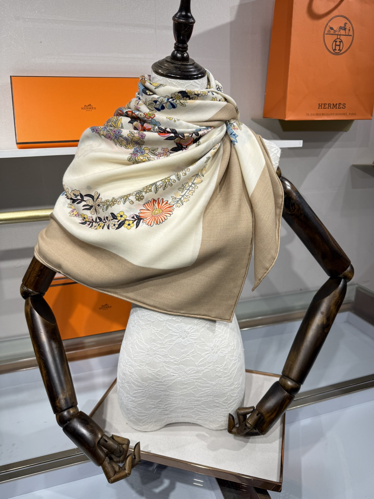 💟2025年秋冬上新💞【双面同色丝毛方巾】手工卷边山羊绒和真丝混纺披肩（70%山羊绒，30%桑蚕丝）这款