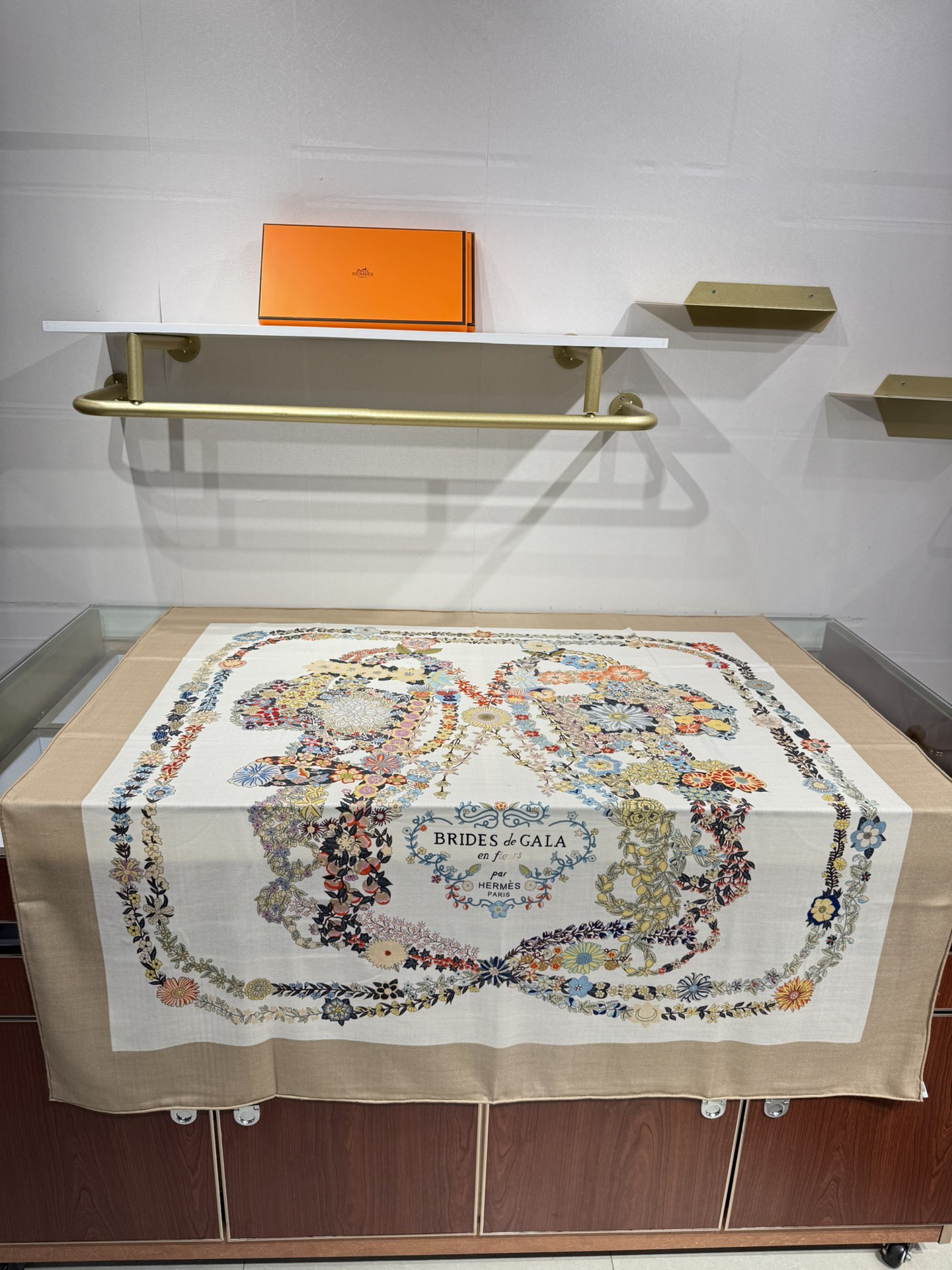 💟2025年秋冬上新💞【双面同色丝毛方巾】手工卷边山羊绒和真丝混纺披肩（70%山羊绒，30%桑蚕丝）这款