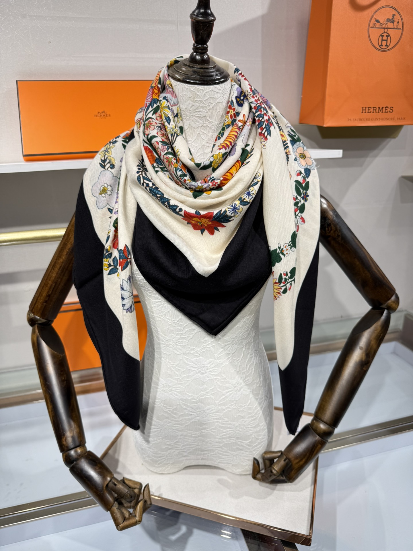 💟2025年秋冬上新💞【双面同色丝毛方巾】手工卷边山羊绒和真丝混纺披肩（70%山羊绒，30%桑蚕丝）这款