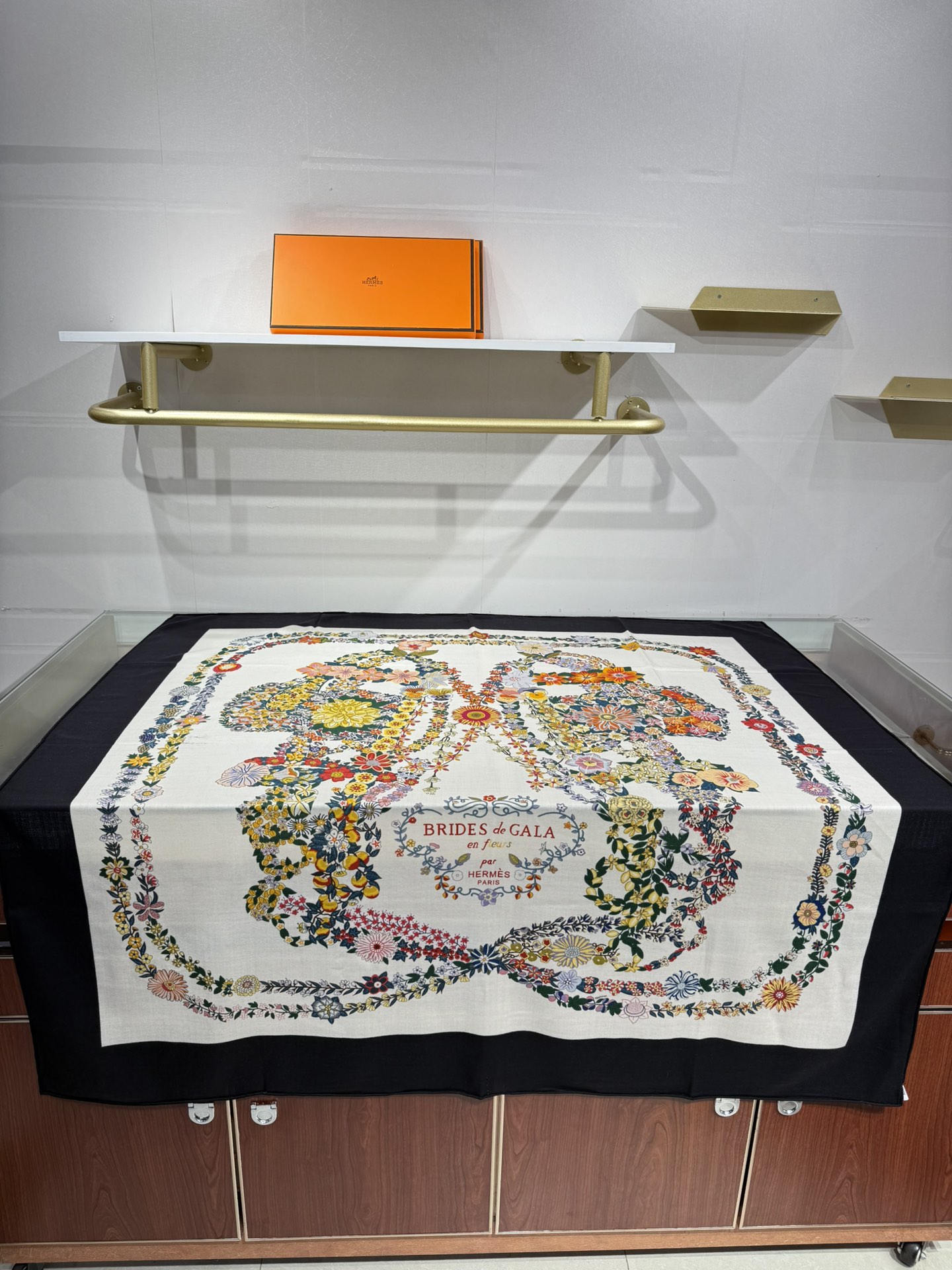 💟2025年秋冬上新💞【双面同色丝毛方巾】手工卷边山羊绒和真丝混纺披肩（70%山羊绒，30%桑蚕丝）这款