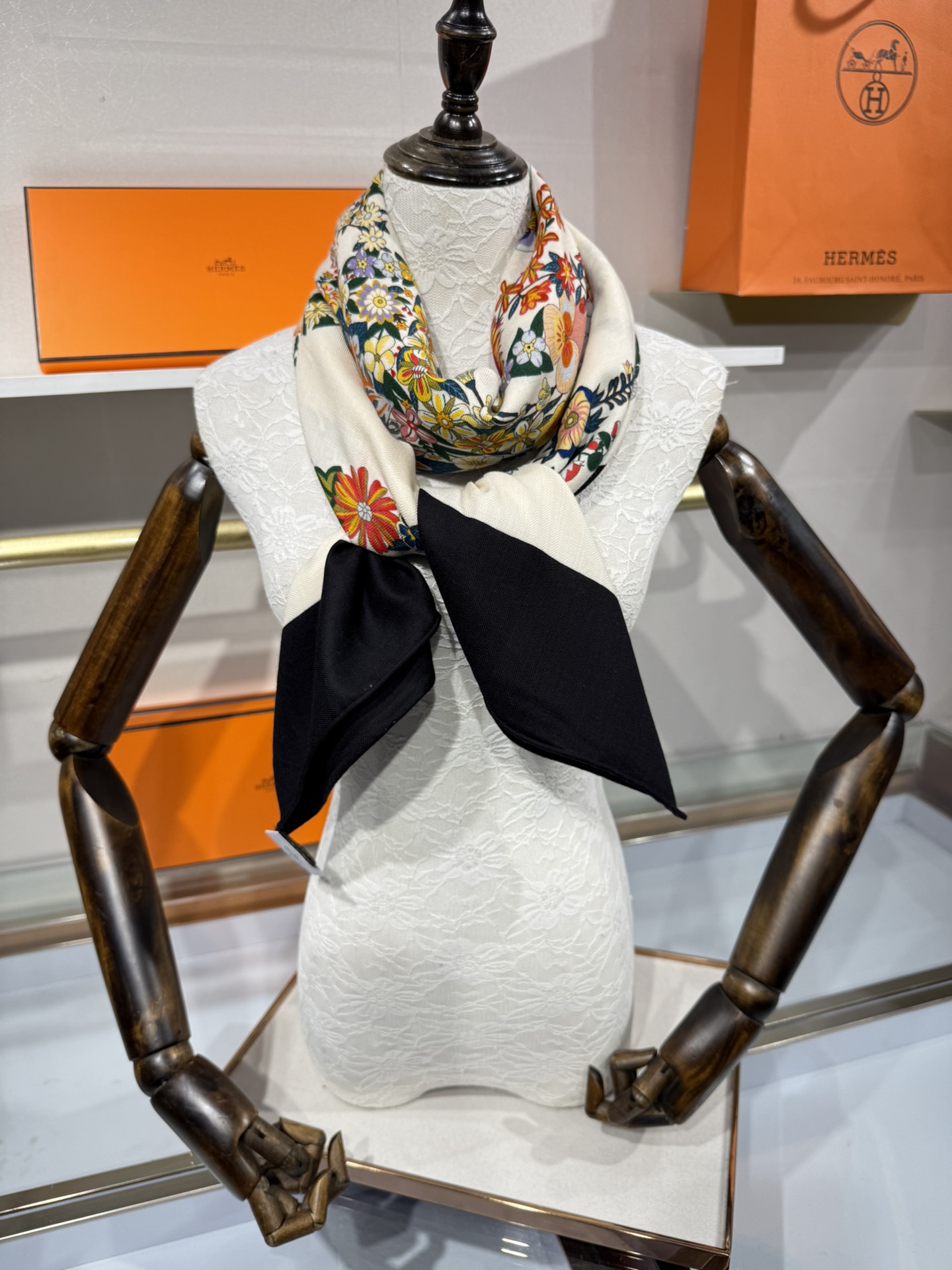 💟2025年秋冬上新💞【双面同色丝毛方巾】手工卷边山羊绒和真丝混纺披肩（70%山羊绒，30%桑蚕丝）这款