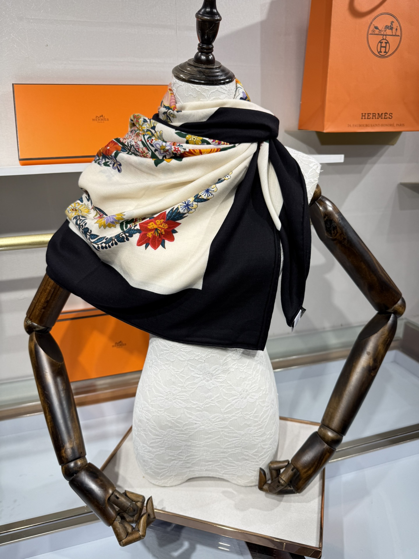 💟2025年秋冬上新💞【双面同色丝毛方巾】手工卷边山羊绒和真丝混纺披肩（70%山羊绒，30%桑蚕丝）这款