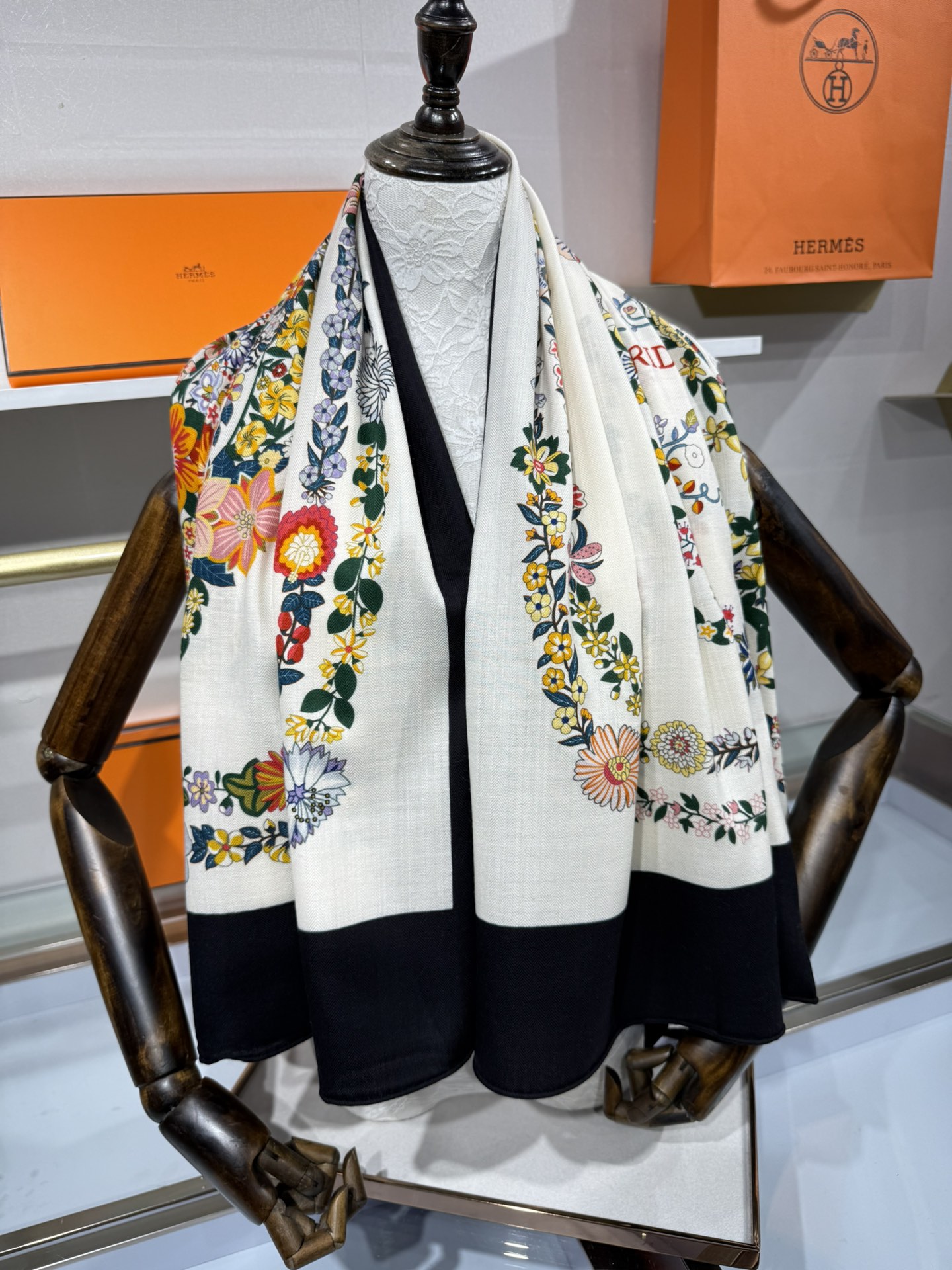 💟2025年秋冬上新💞【双面同色丝毛方巾】手工卷边山羊绒和真丝混纺披肩（70%山羊绒，30%桑蚕丝）这款