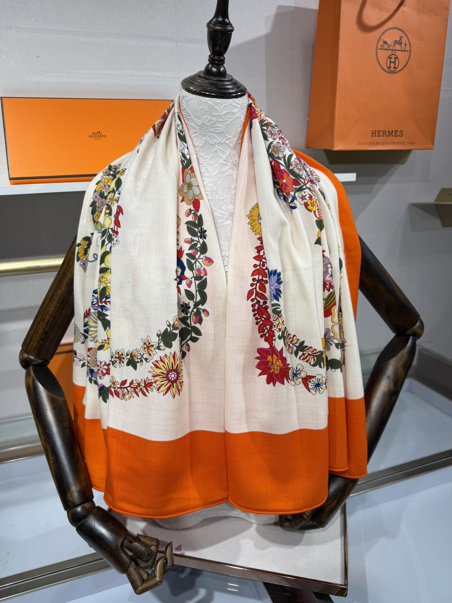 💟2025年秋冬上新💞【双面同色丝毛方巾】手工卷边山羊绒和真丝混纺披肩（70%山羊绒，30%桑蚕丝）这款