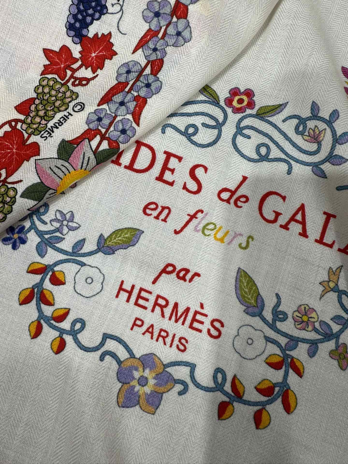 💟2025年秋冬上新💞【双面同色丝毛方巾】手工卷边山羊绒和真丝混纺披肩（70%山羊绒，30%桑蚕丝）这款