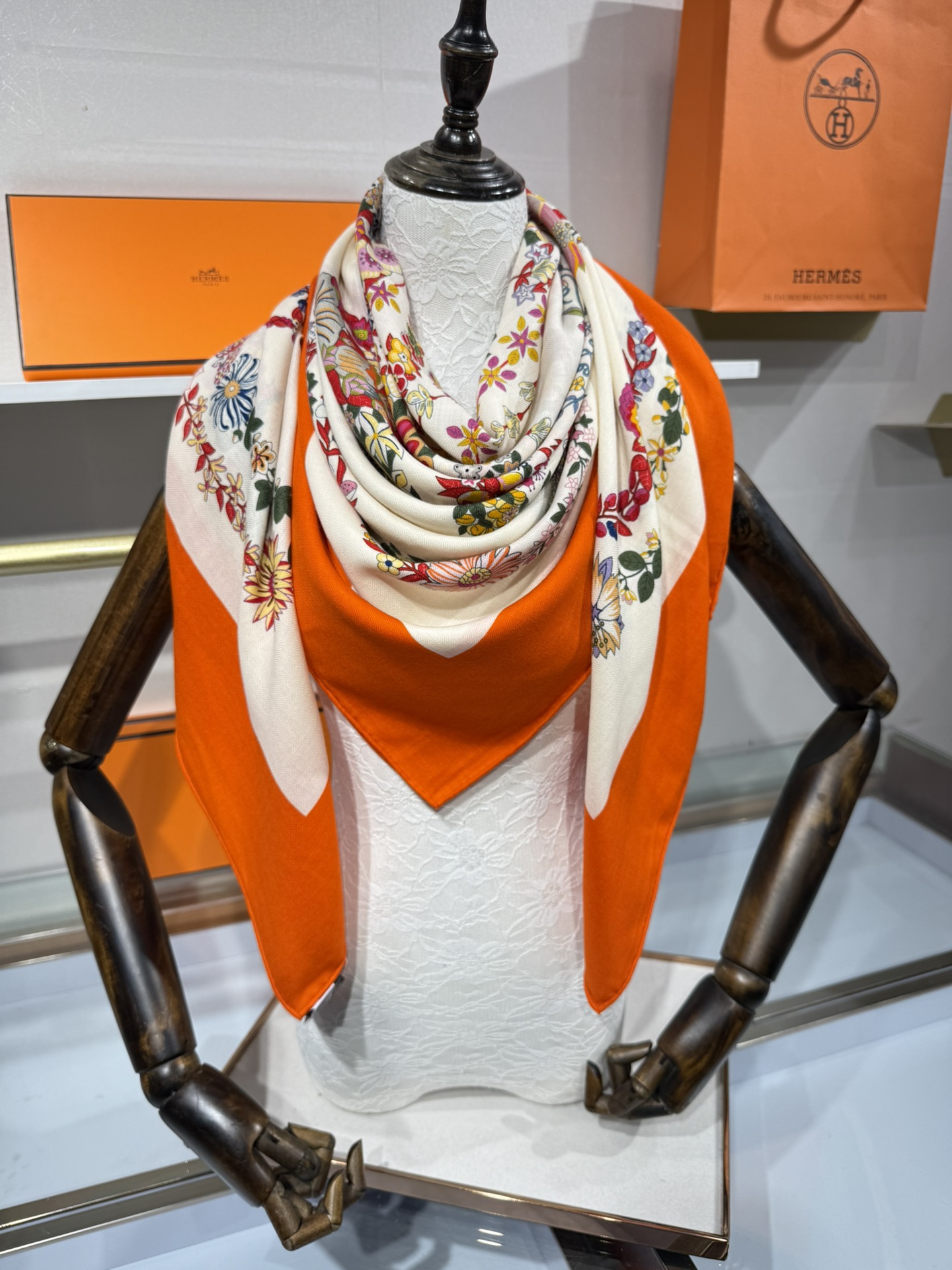 💟2025年秋冬上新💞【双面同色丝毛方巾】手工卷边山羊绒和真丝混纺披肩（70%山羊绒，30%桑蚕丝）这款