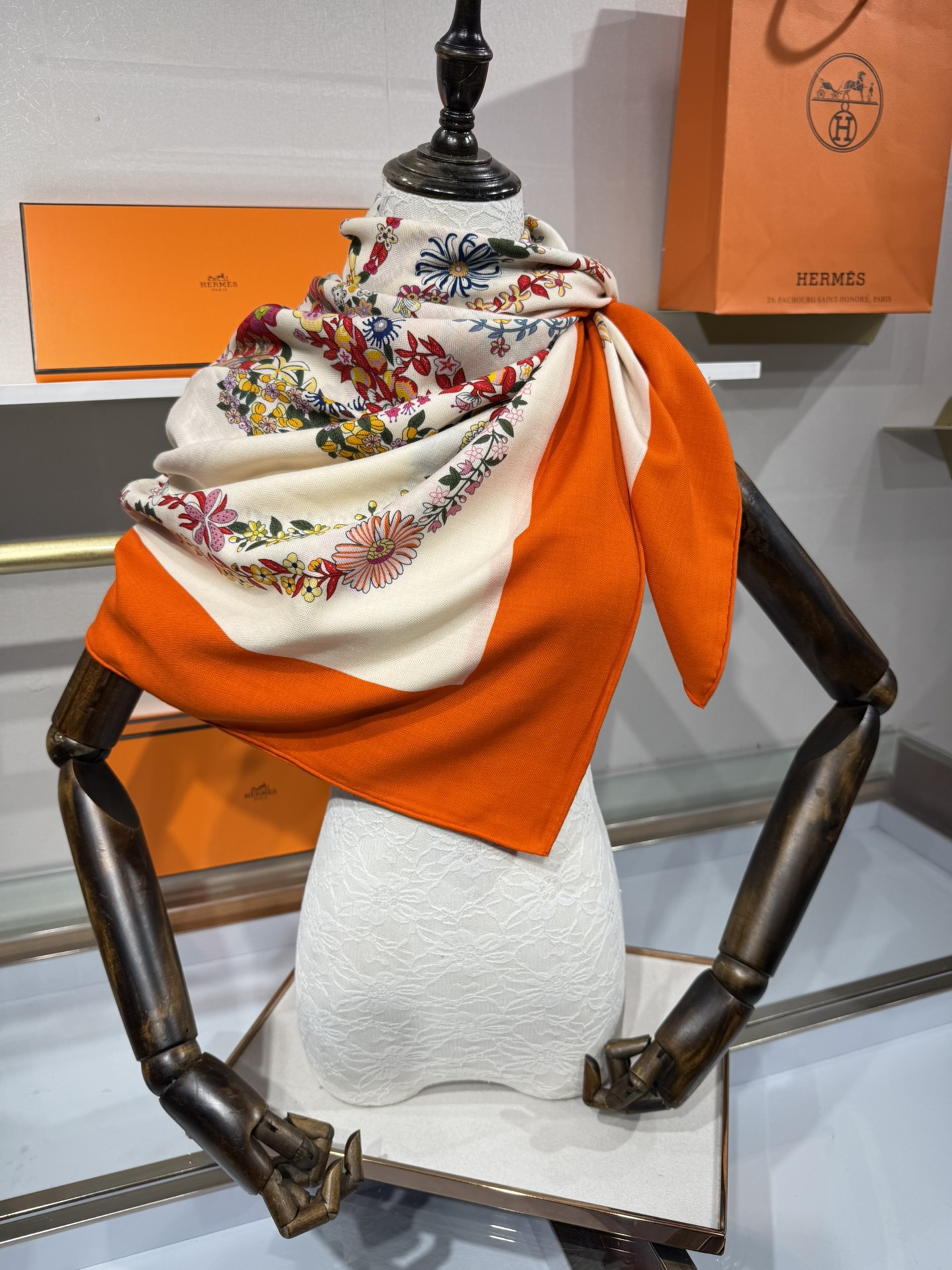 💟2025年秋冬上新💞【双面同色丝毛方巾】手工卷边山羊绒和真丝混纺披肩（70%山羊绒，30%桑蚕丝）这款