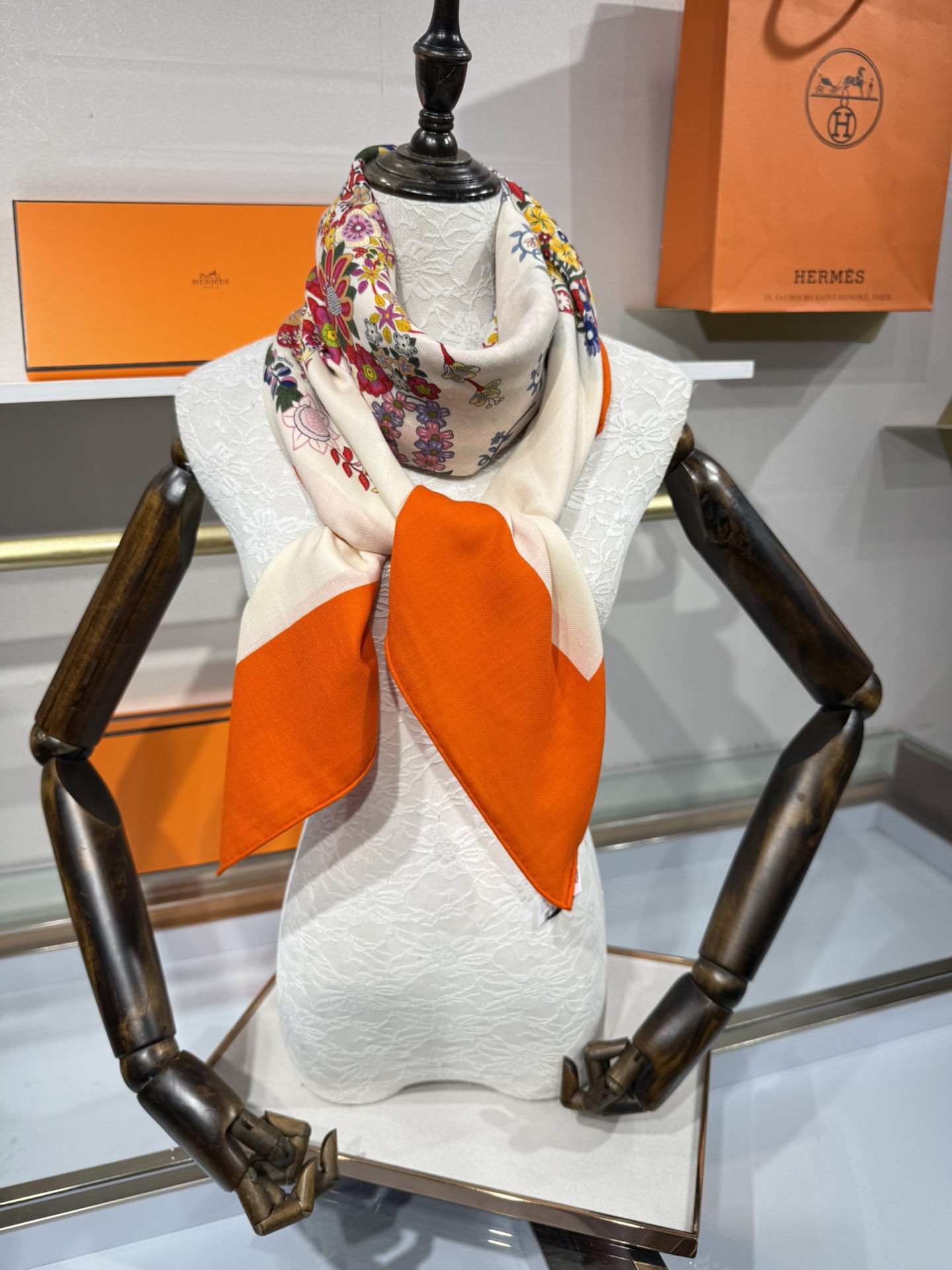 💟2025年秋冬上新💞【双面同色丝毛方巾】手工卷边山羊绒和真丝混纺披肩（70%山羊绒，30%桑蚕丝）这款