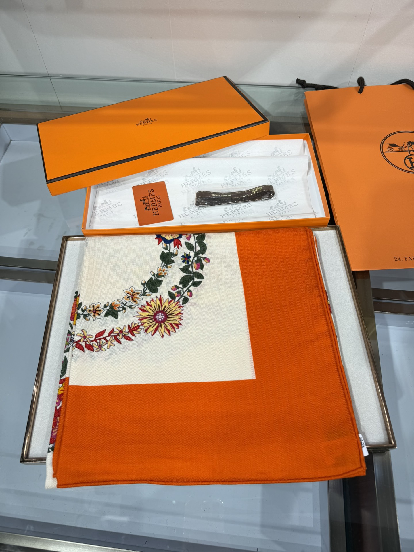 💟2025年秋冬上新💞【双面同色丝毛方巾】手工卷边山羊绒和真丝混纺披肩（70%山羊绒，30%桑蚕丝）这款