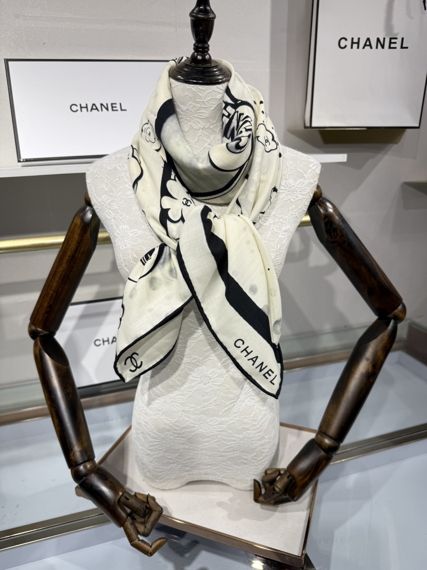 💟Chanel ~25秋冬新品～【五角星山茶花】
【140双面丝毛披肩】

手工卷边丝毛方巾（30%桑蚕