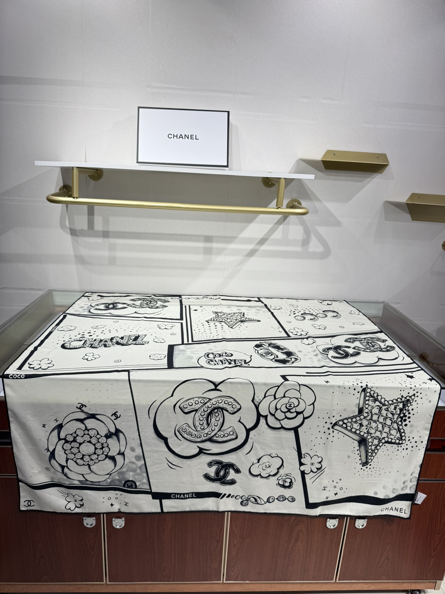 💟Chanel ~25秋冬新品～【五角星山茶花】
【140双面丝毛披肩】

手工卷边丝毛方巾（30%桑蚕