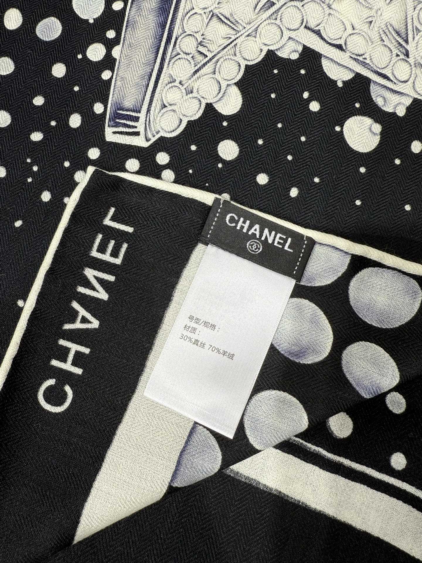 💟Chanel ~25秋冬新品～【五角星山茶花】
【140双面丝毛披肩】

手工卷边丝毛方巾（30%桑蚕