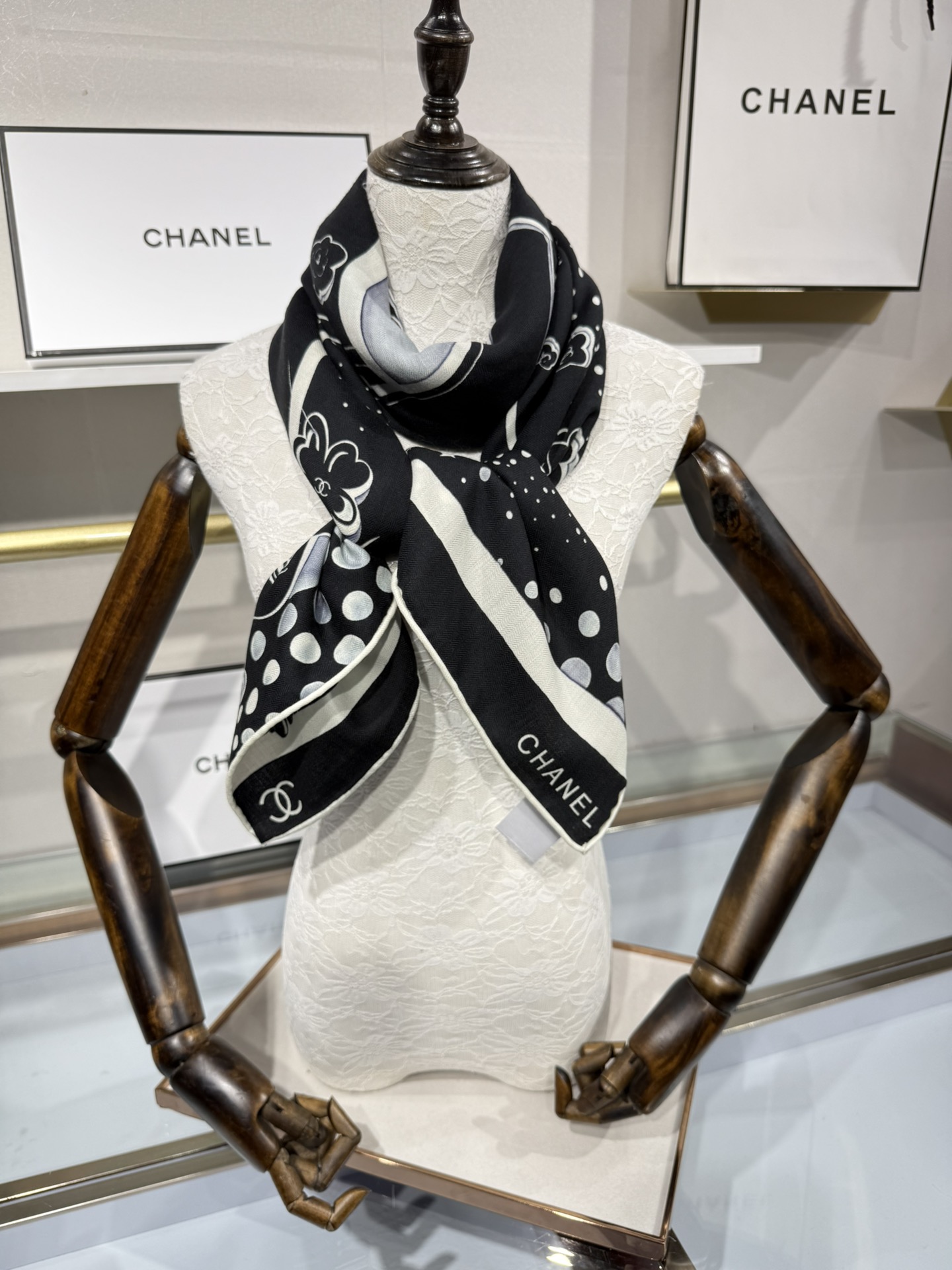 💟Chanel ~25秋冬新品～【五角星山茶花】
【140双面丝毛披肩】

手工卷边丝毛方巾（30%桑蚕
