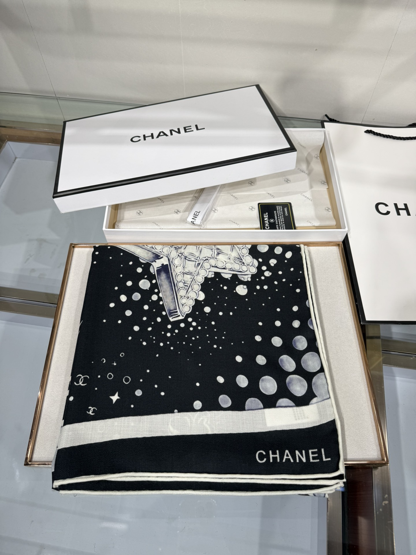 💟Chanel ~25秋冬新品～【五角星山茶花】
【140双面丝毛披肩】

手工卷边丝毛方巾（30%桑蚕