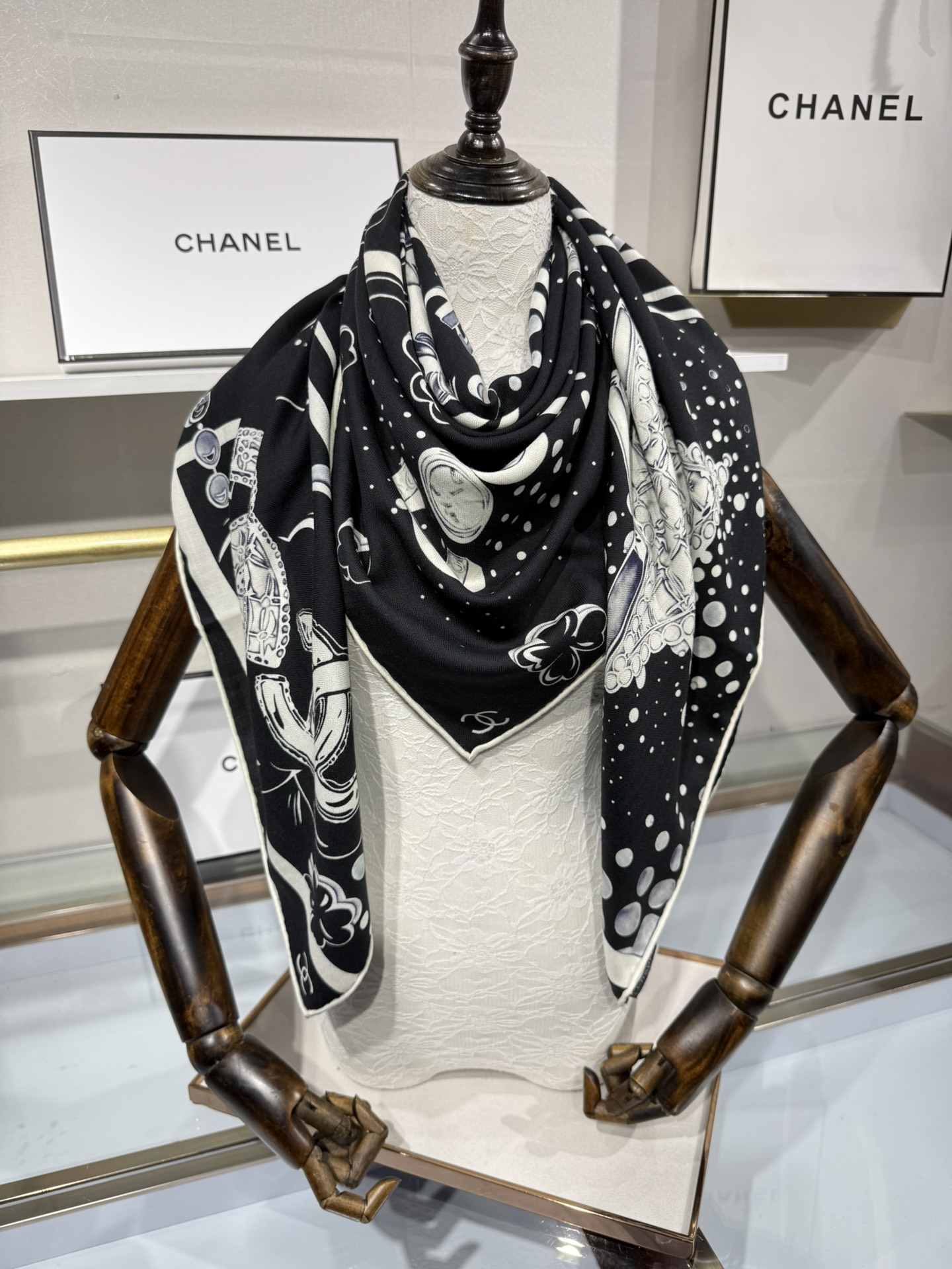 💟Chanel ~25秋冬新品～【五角星山茶花】
【140双面丝毛披肩】

手工卷边丝毛方巾（30%桑蚕