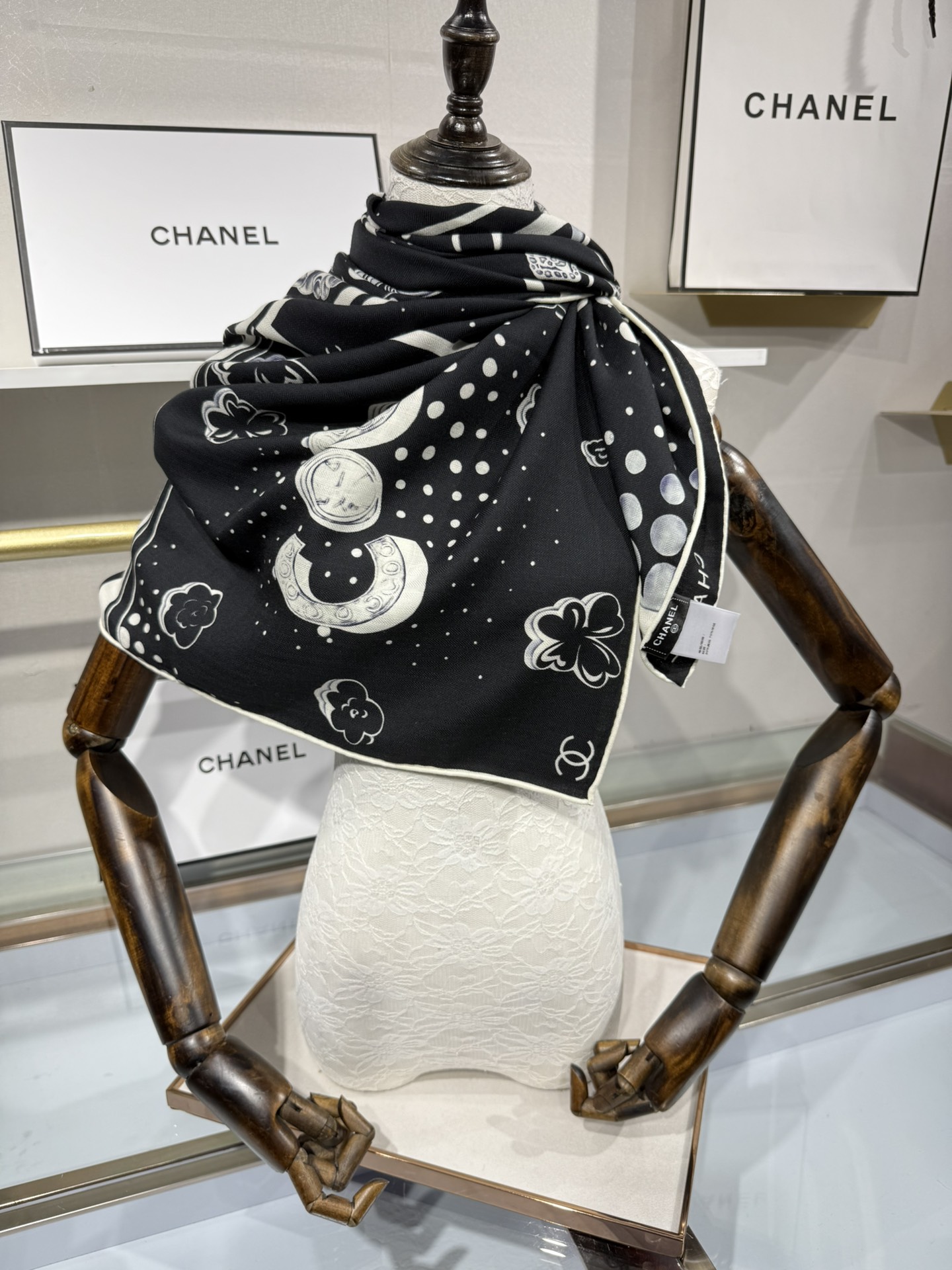 💟Chanel ~25秋冬新品～【五角星山茶花】
【140双面丝毛披肩】

手工卷边丝毛方巾（30%桑蚕