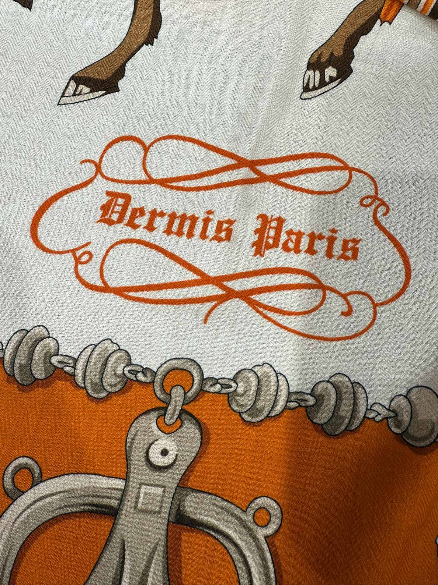 💟2025年秋冬上新💞【双面同色丝毛方巾】手工卷边山羊绒和真丝混纺披肩（70%山羊绒，30%桑蚕丝）
这