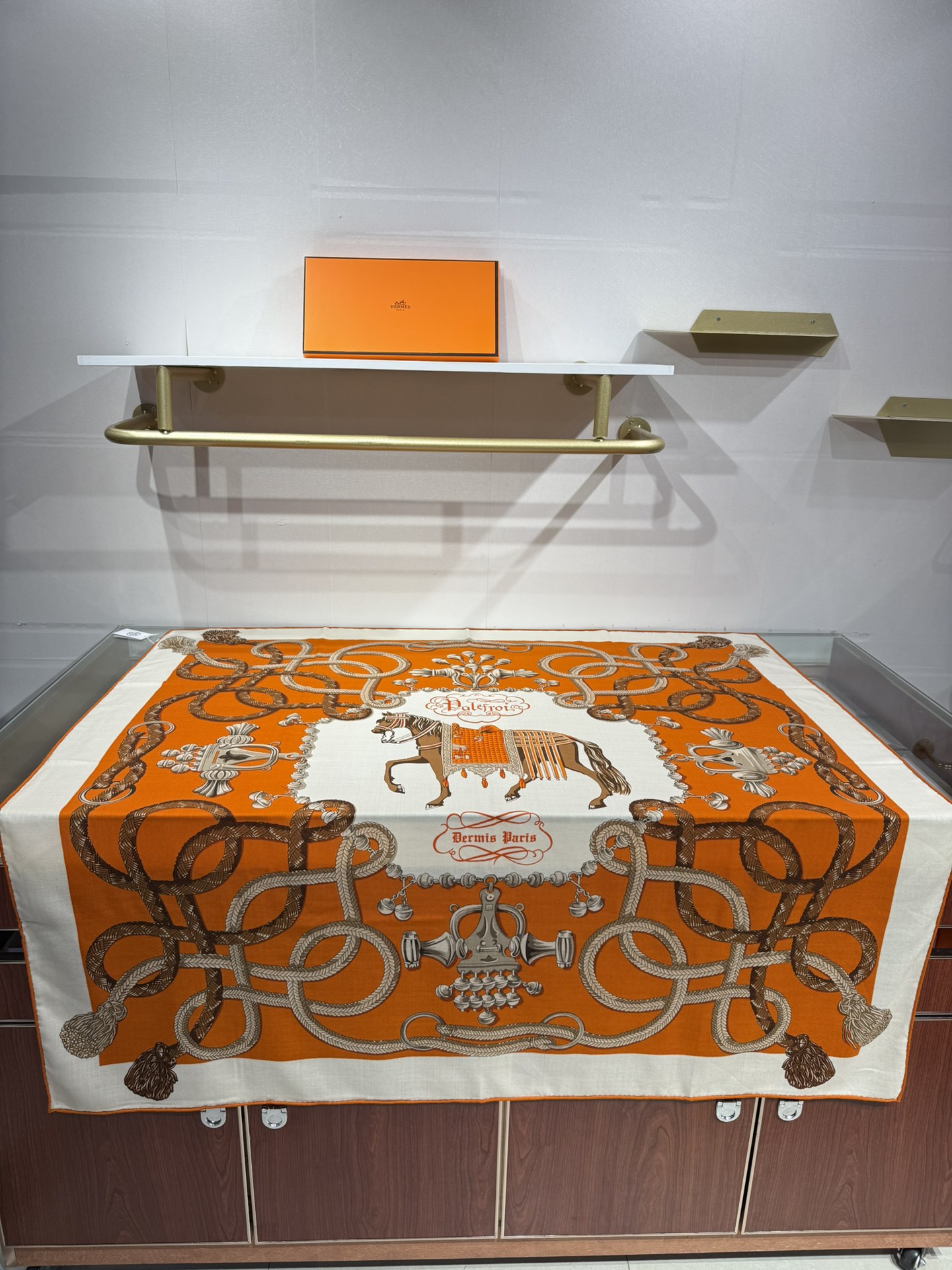 💟2025年秋冬上新💞【双面同色丝毛方巾】手工卷边山羊绒和真丝混纺披肩（70%山羊绒，30%桑蚕丝）
这