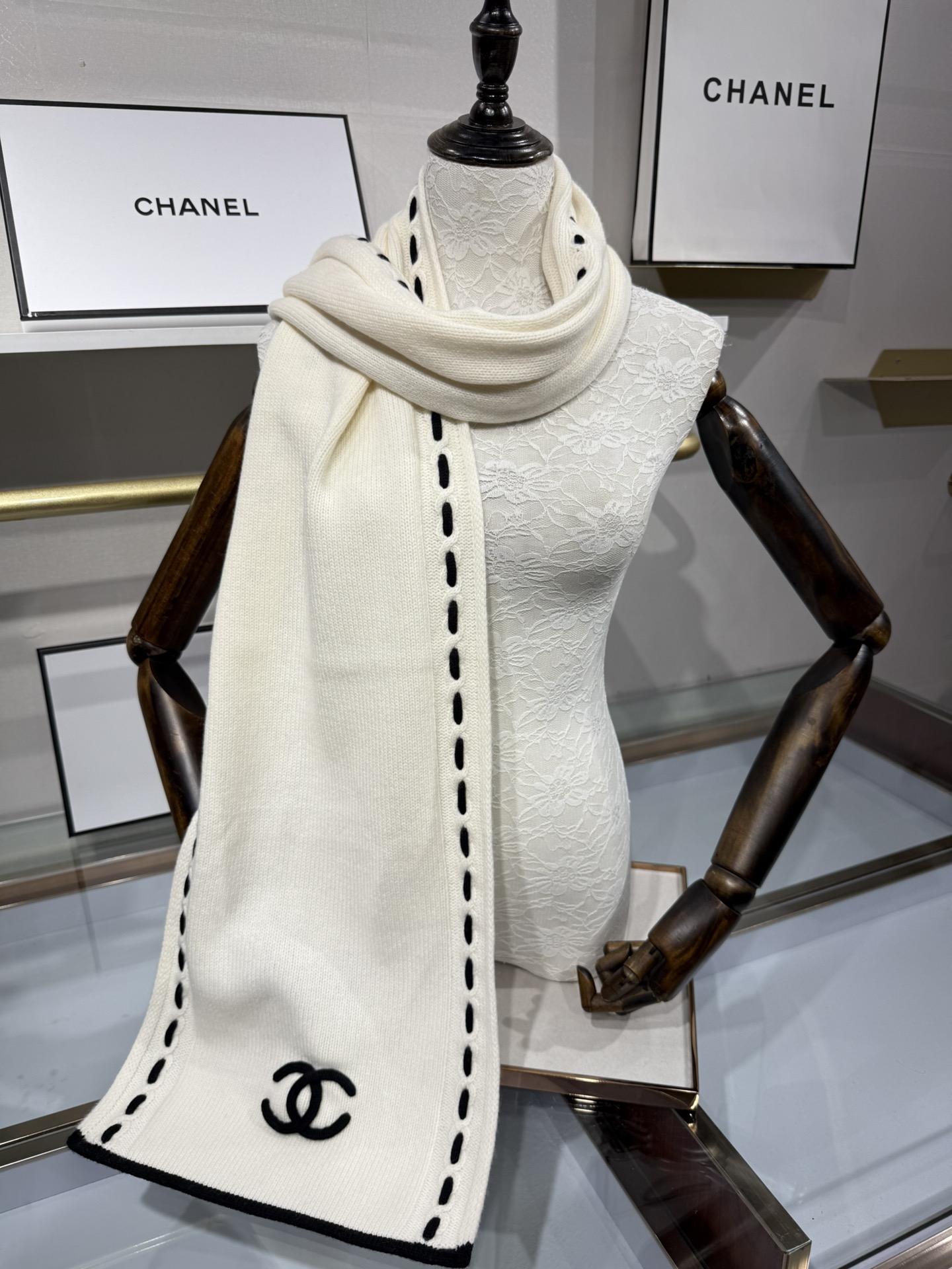 💟ZP开版。 
四色 欢迎对比
原版品质！ 小香原版针织。商标 原料 尺寸全部对版.30x170