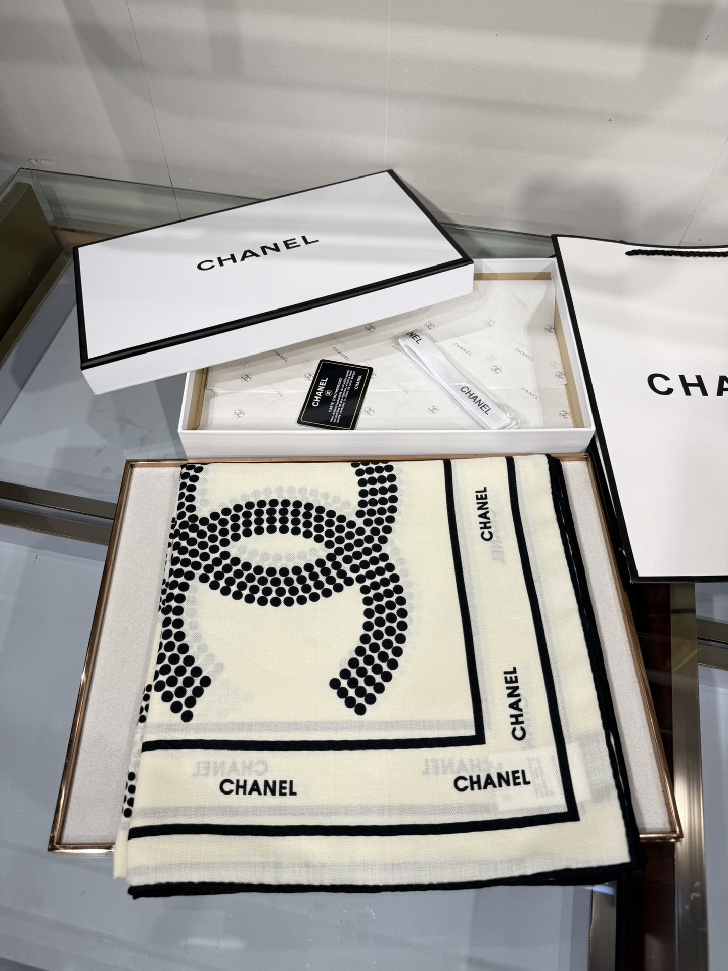 💟Chanel ~25秋冬新品～【双C大链条组合】
【140双面丝绒披肩】

手工卷边丝毛方巾（30%桑