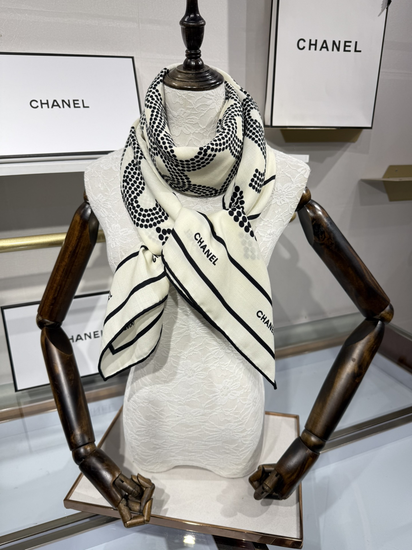 💟Chanel ~25秋冬新品～【双C大链条组合】
【140双面丝绒披肩】

手工卷边丝毛方巾（30%桑