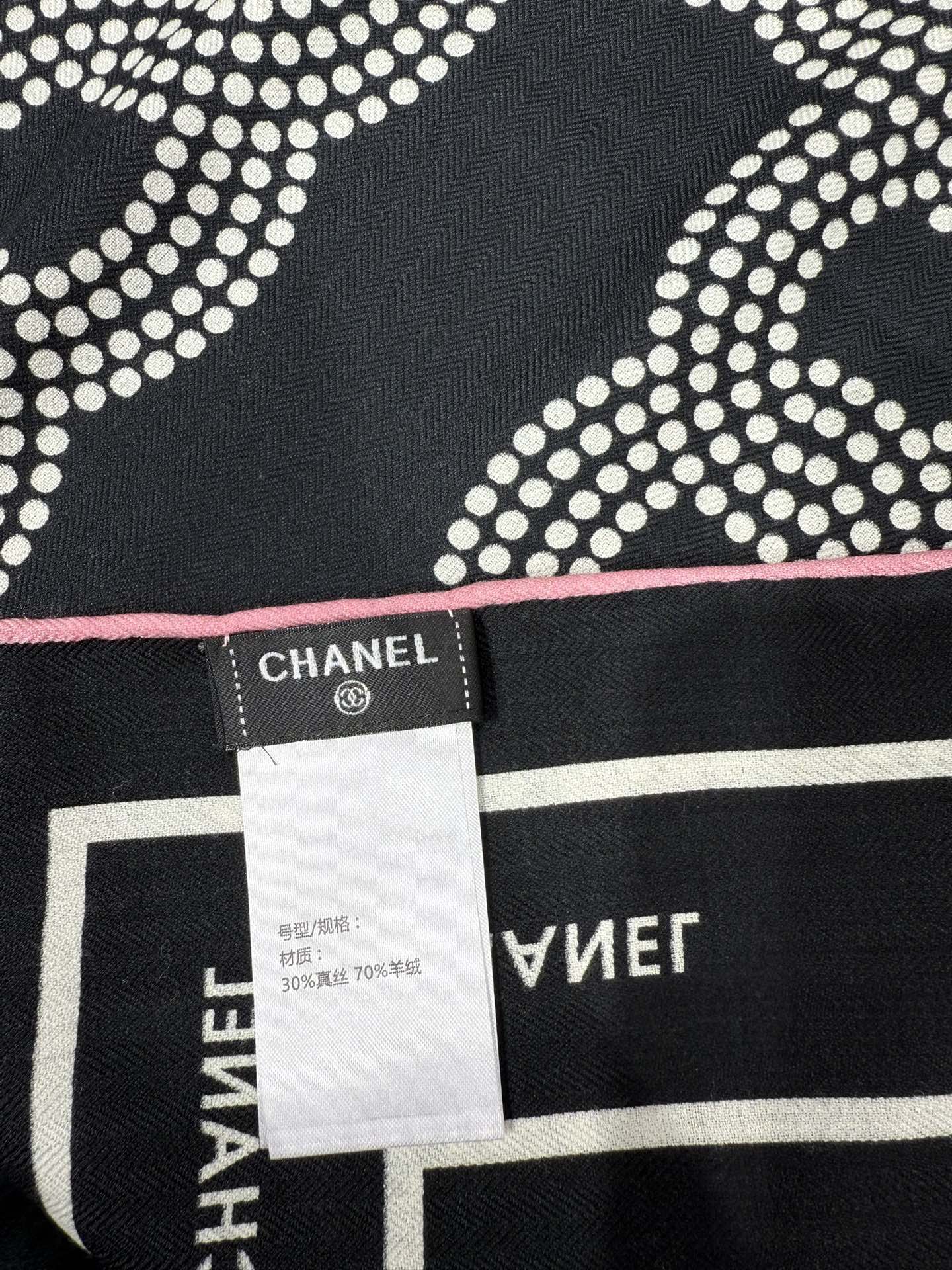 💟Chanel ~25秋冬新品～【双C大链条组合】
【140双面丝绒披肩】

手工卷边丝毛方巾（30%桑