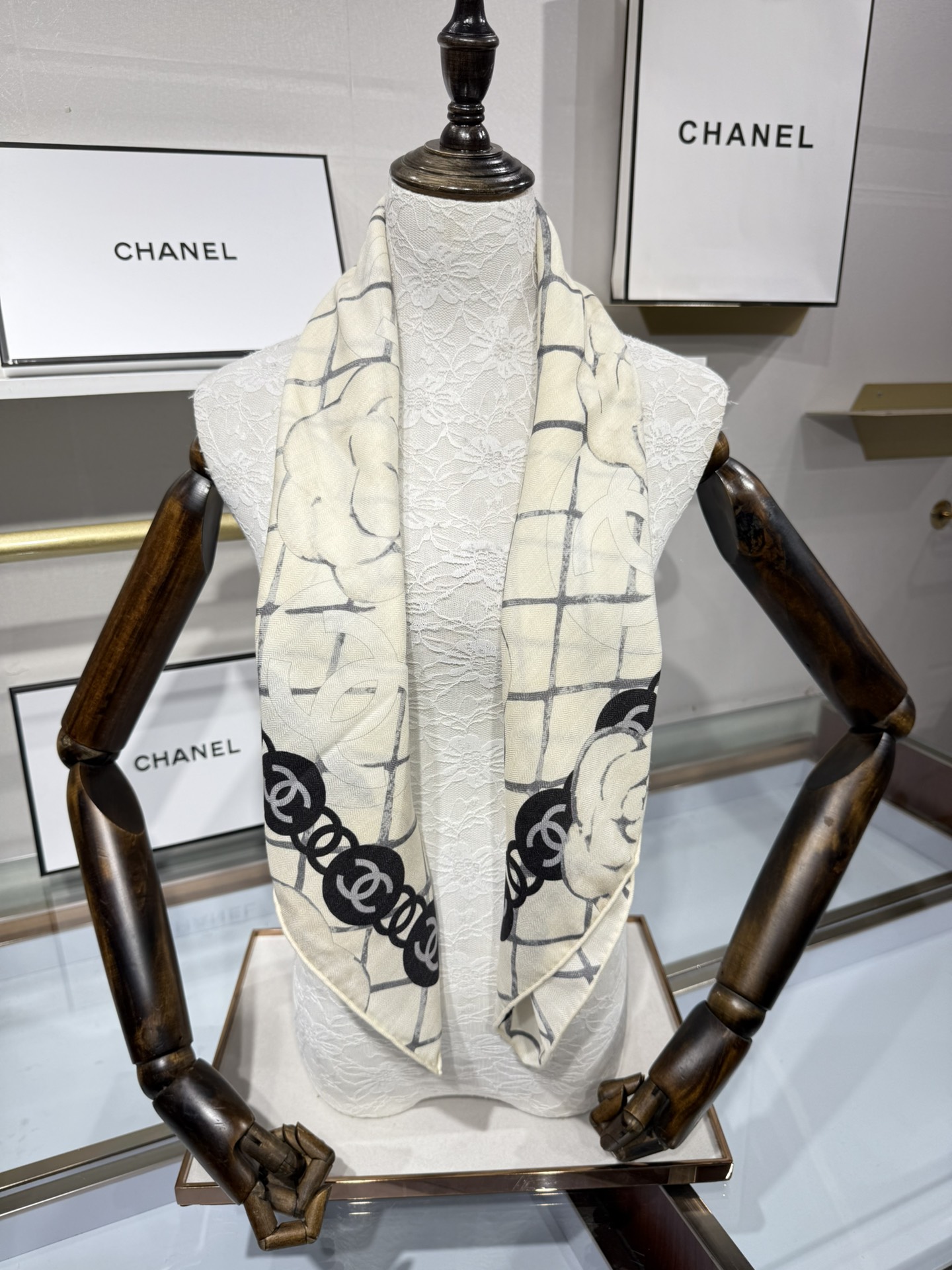 💟Chanel 越做越高级 山茶花经典爆款 手工坊系列 高定版——90双面丝绒方巾70羊绒30真丝，手工