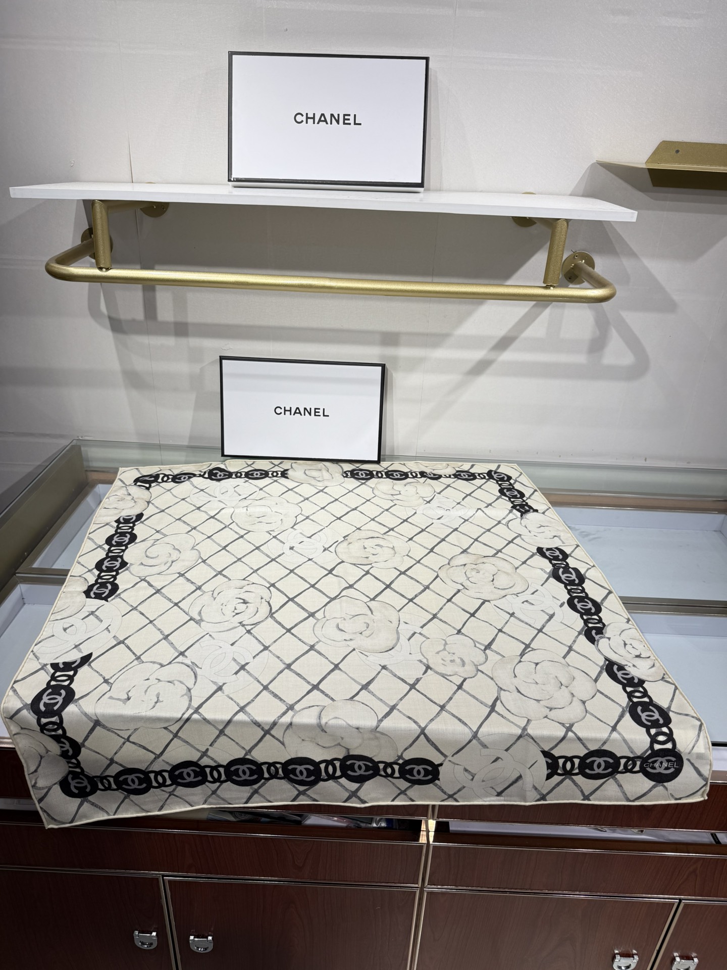 💟Chanel 越做越高级 山茶花经典爆款 手工坊系列 高定版——90双面丝绒方巾70羊绒30真丝，手工