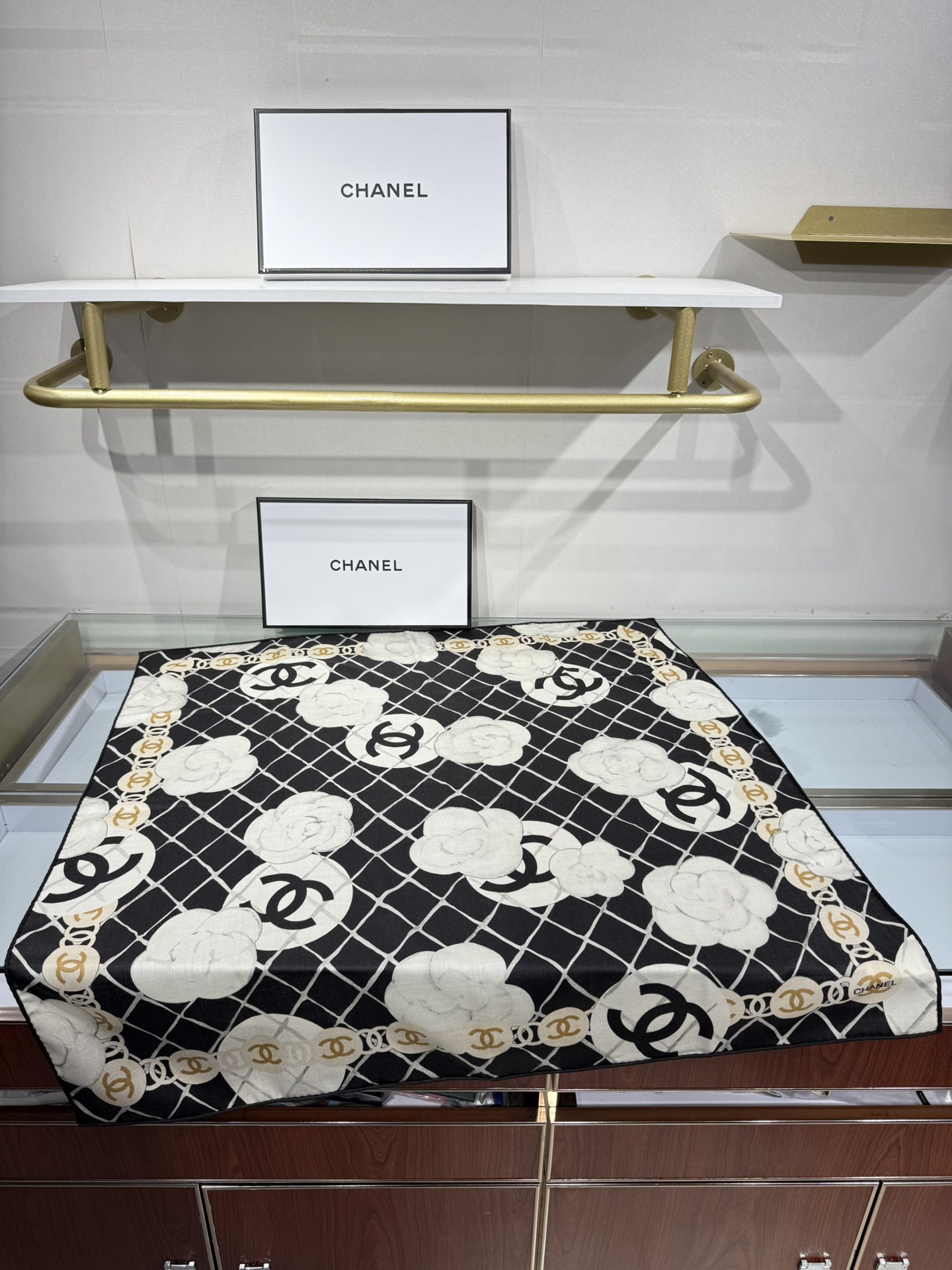 💟Chanel 越做越高级 山茶花经典爆款 手工坊系列 高定版——90双面丝绒方巾70羊绒30真丝，手工