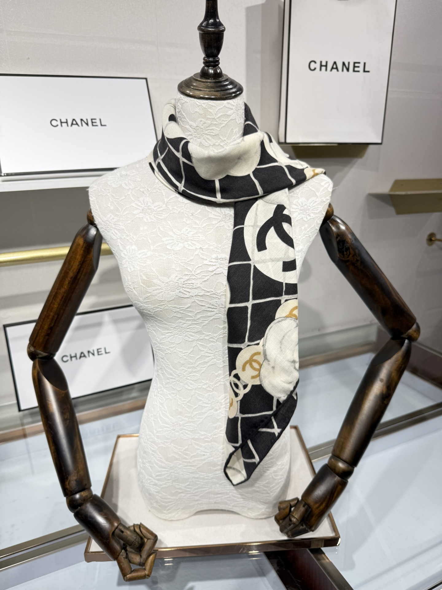 💟Chanel 越做越高级 山茶花经典爆款 手工坊系列 高定版——90双面丝绒方巾70羊绒30真丝，手工