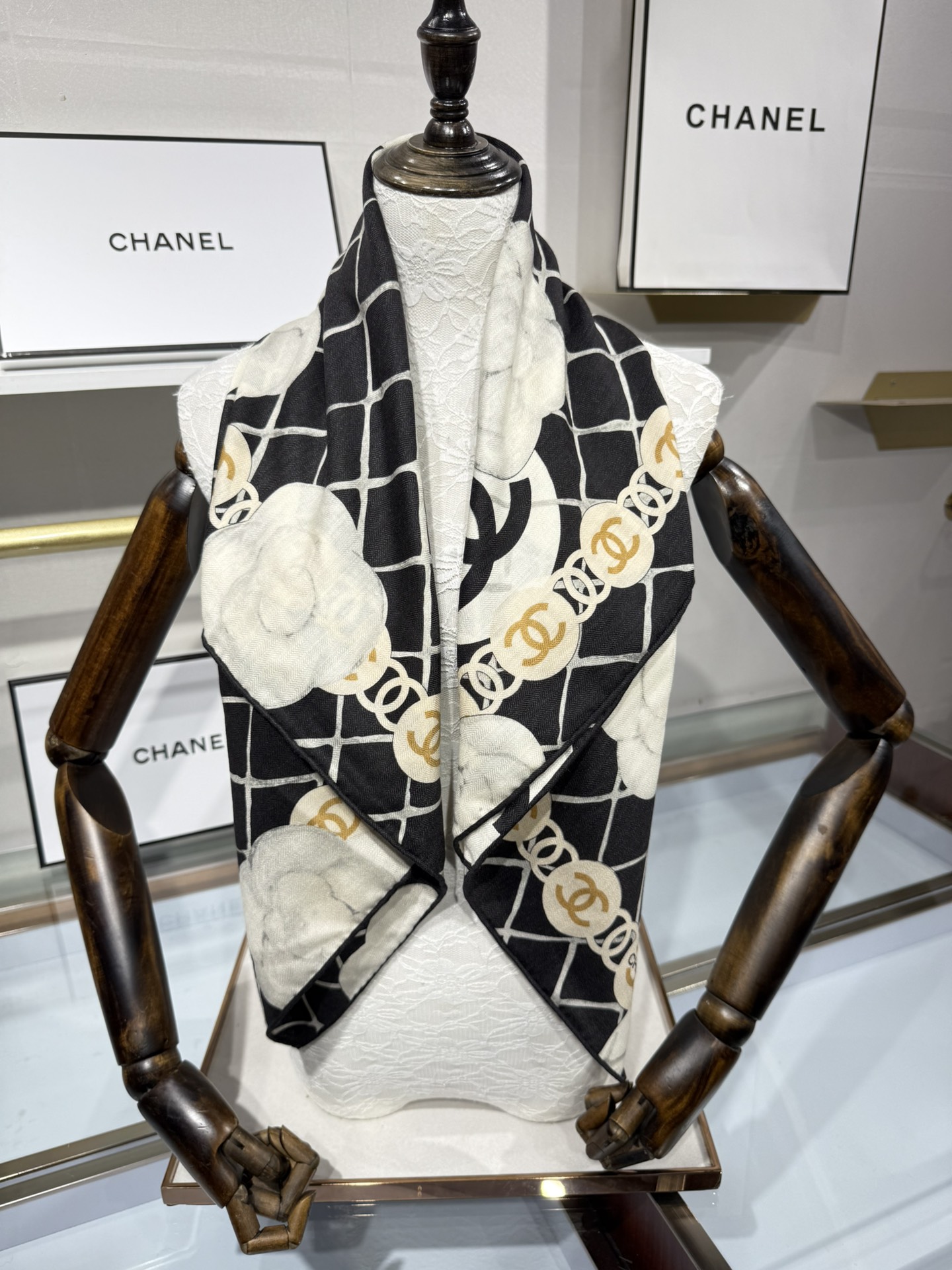 💟Chanel 越做越高级 山茶花经典爆款 手工坊系列 高定版——90双面丝绒方巾70羊绒30真丝，手工