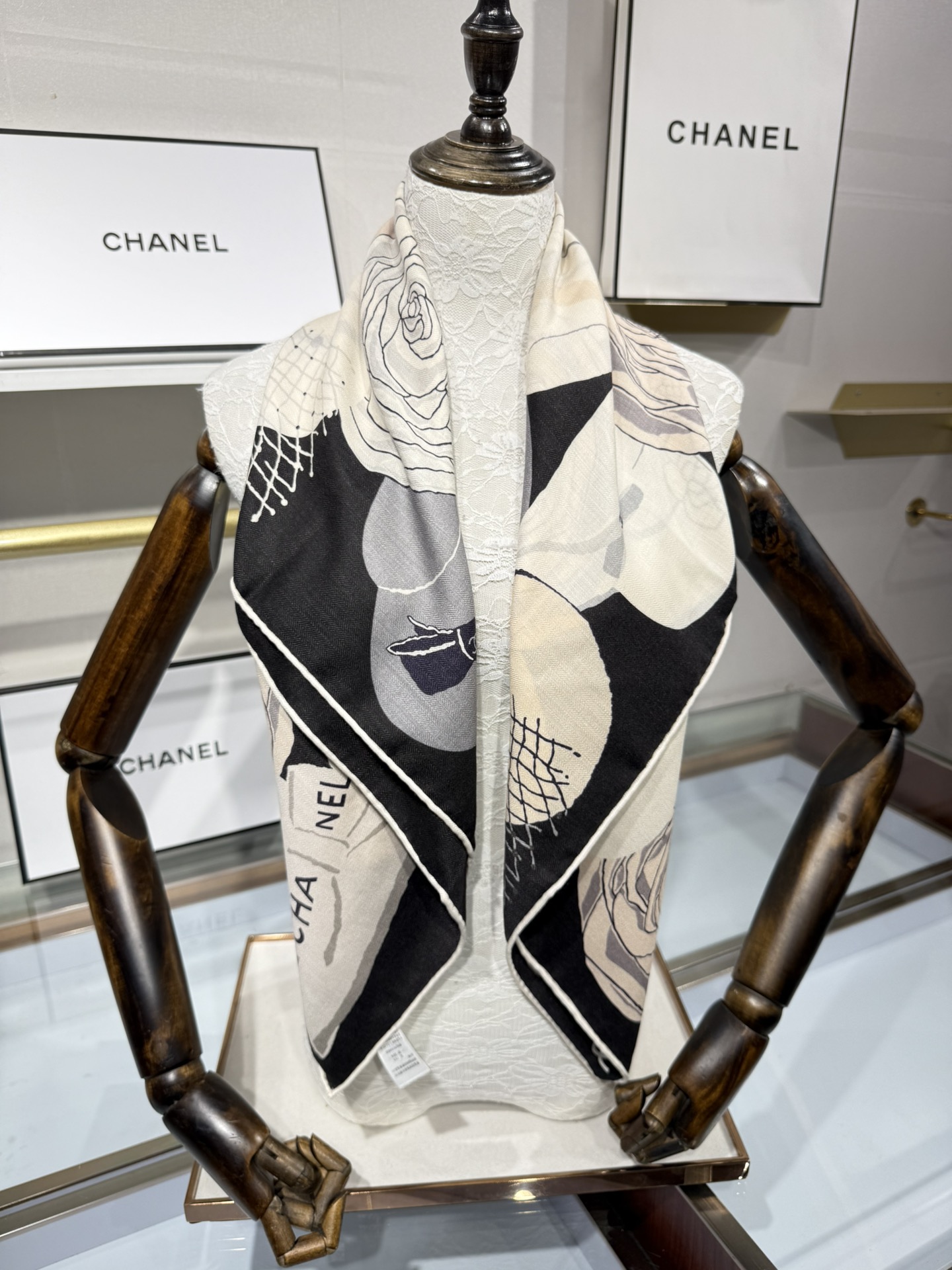 💟今年新出的双面同色新工艺。秋冬新款 小香山茶花90羊绒方巾‼️【高端 大爱 ‼️纯羊绒 婴儿触感舒服到