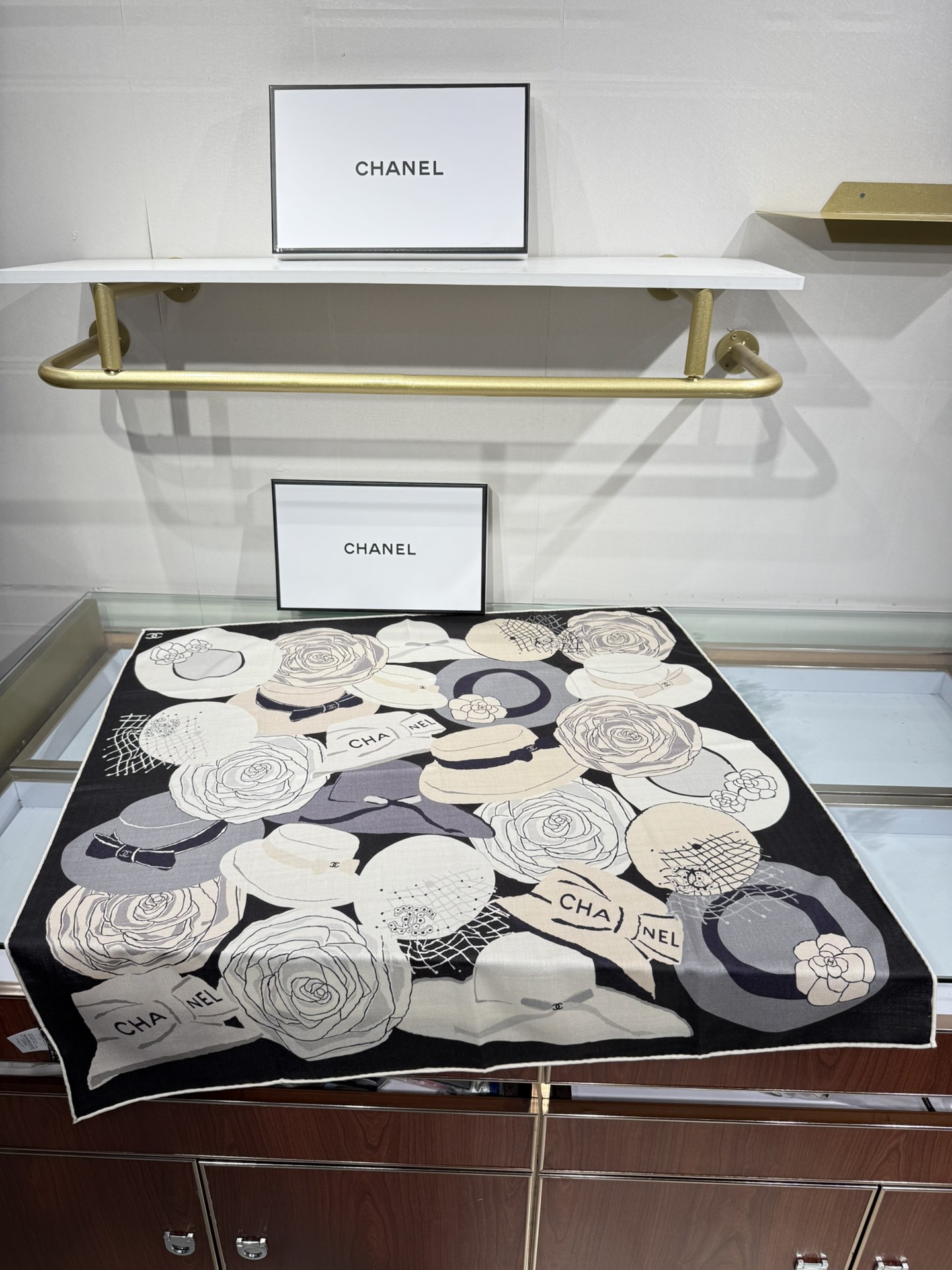 💟今年新出的双面同色新工艺。秋冬新款 小香山茶花90羊绒方巾‼️【高端 大爱 ‼️纯羊绒 婴儿触感舒服到