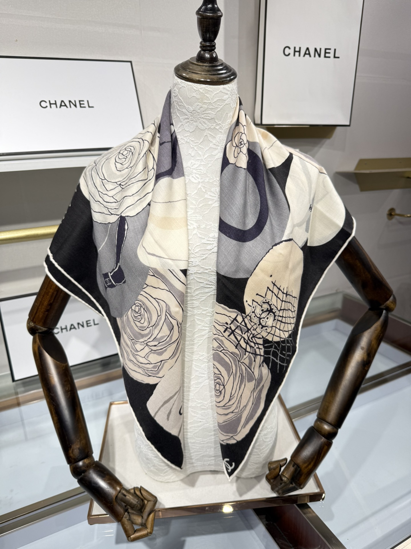 💟今年新出的双面同色新工艺。秋冬新款 小香山茶花90羊绒方巾‼️【高端 大爱 ‼️纯羊绒 婴儿触感舒服到