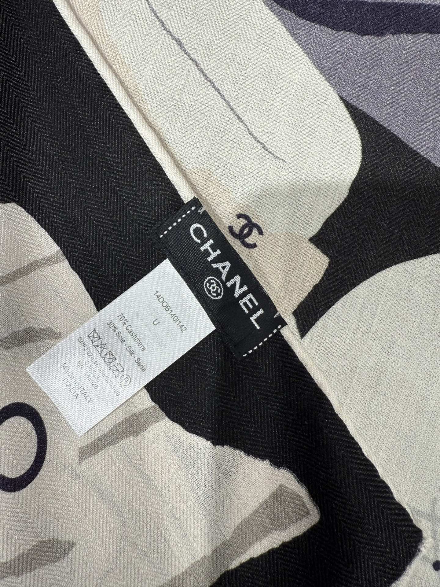 💟今年新出的双面同色新工艺。秋冬新款 小香山茶花90羊绒方巾‼️【高端 大爱 ‼️纯羊绒 婴儿触感舒服到