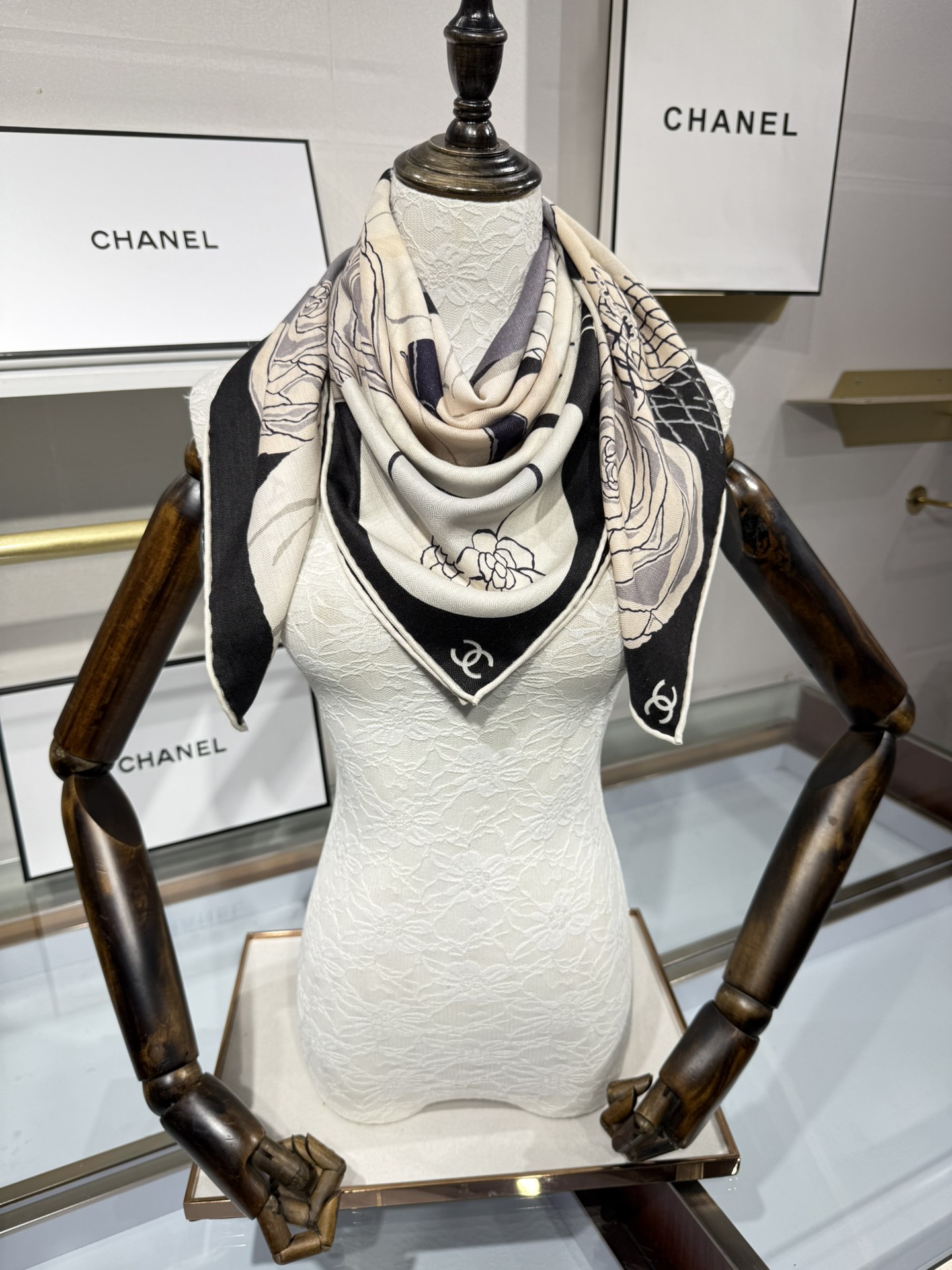 💟今年新出的双面同色新工艺。秋冬新款 小香山茶花90羊绒方巾‼️【高端 大爱 ‼️纯羊绒 婴儿触感舒服到