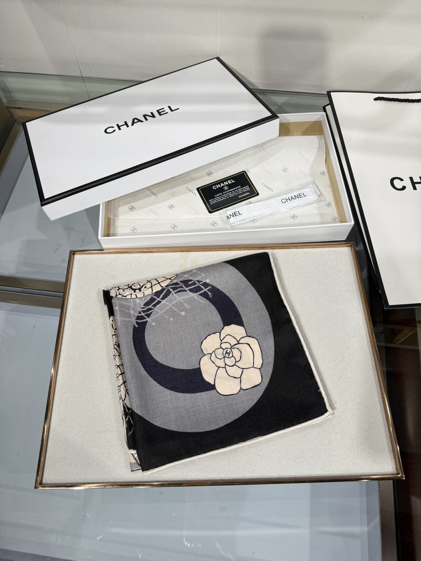 💟今年新出的双面同色新工艺。秋冬新款 小香山茶花90羊绒方巾‼️【高端 大爱 ‼️纯羊绒 婴儿触感舒服到