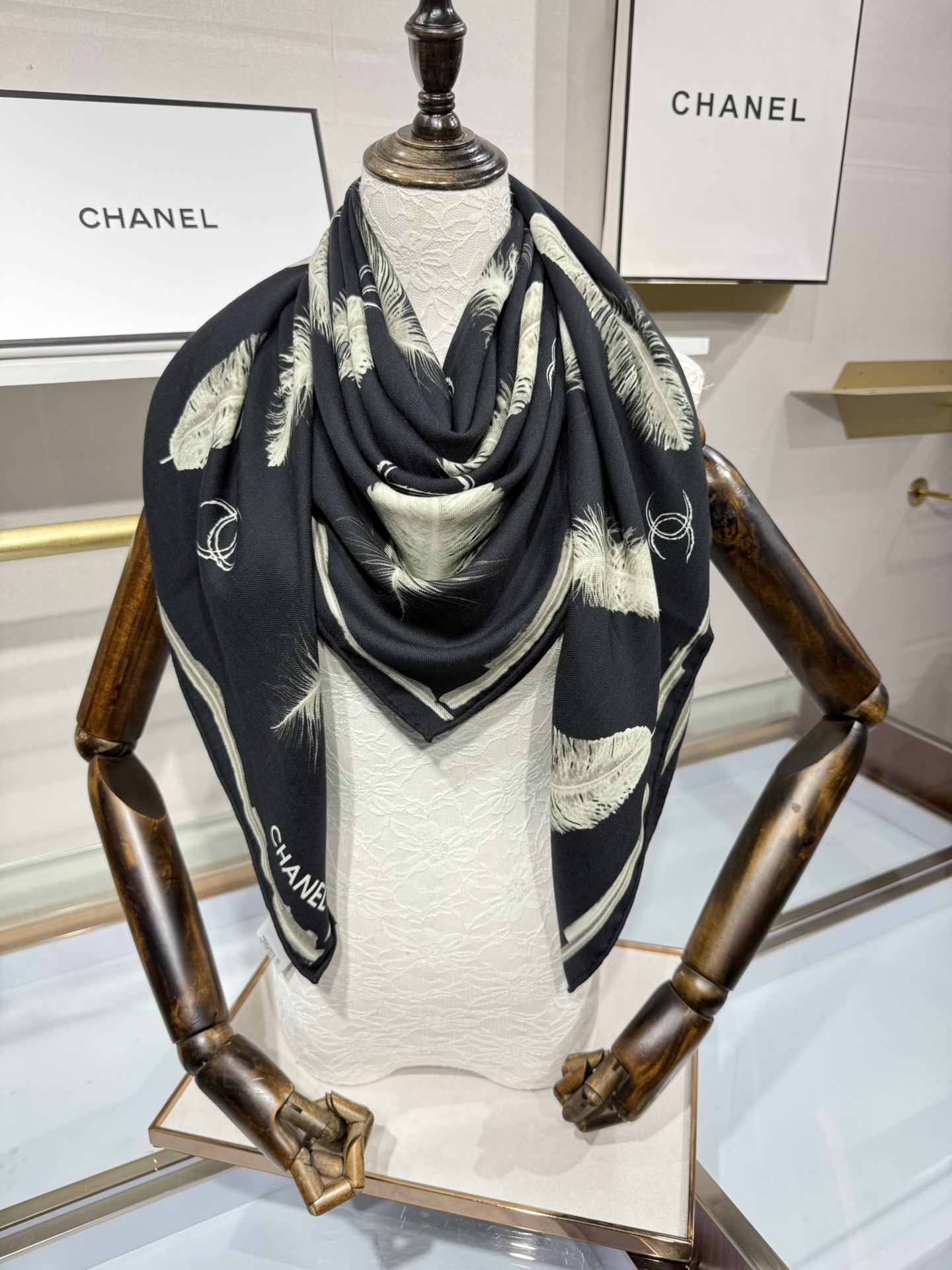 💟Chanel ~25秋冬新品～【贵妇羽毛系列】【140双面丝绒披肩】手工卷边丝绒方巾（30%桑蚕丝70